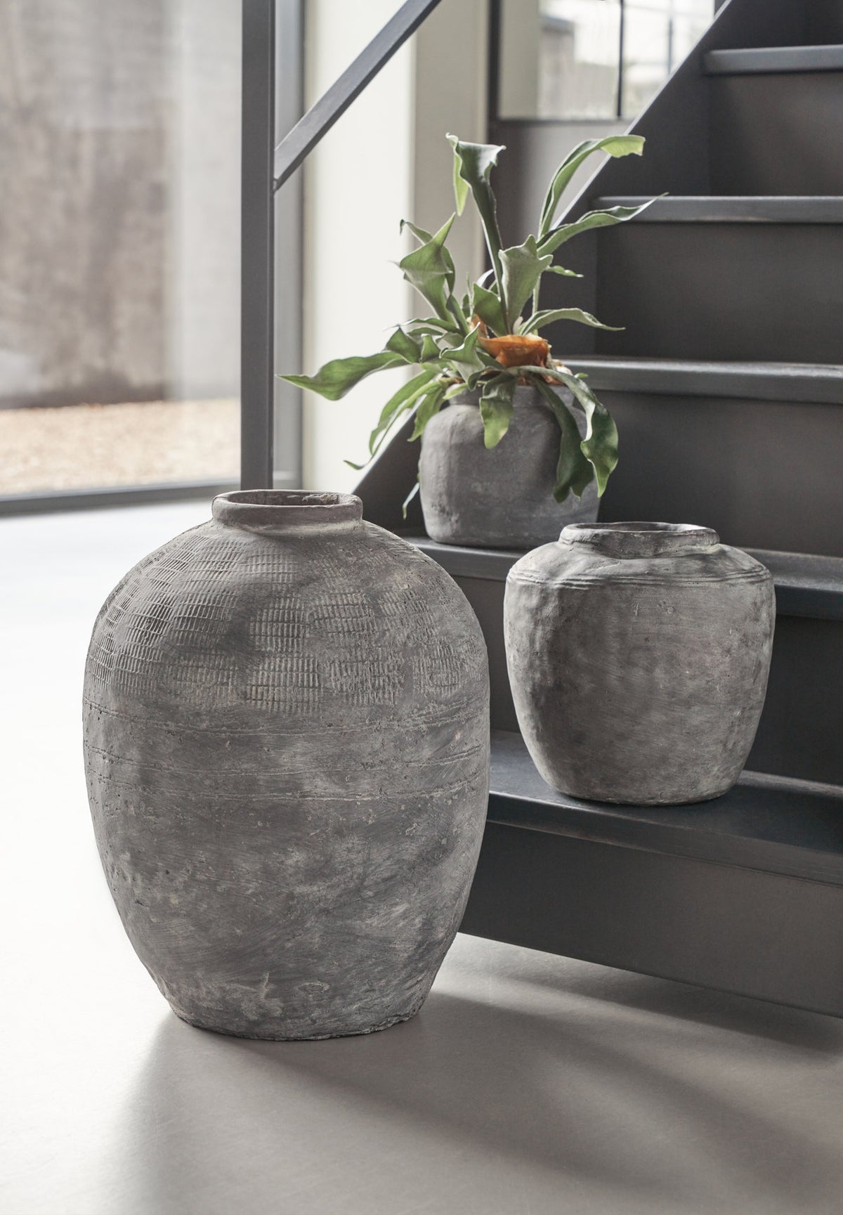 Vase Rustik aus Beton mit rustikaler Oberfläche in der Farbe Beton