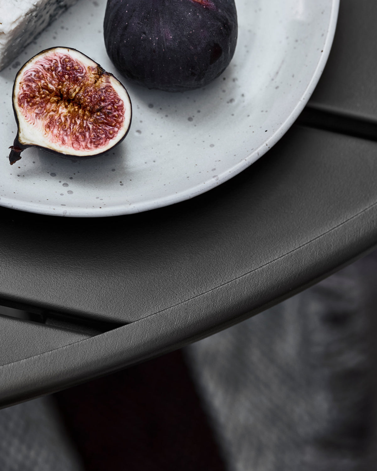 Tisch, HDHelo, Schwarz in Schwarz präsentiert im Onlineshop von KAQTU Design AG. Gartentisch ist von House Doctor
