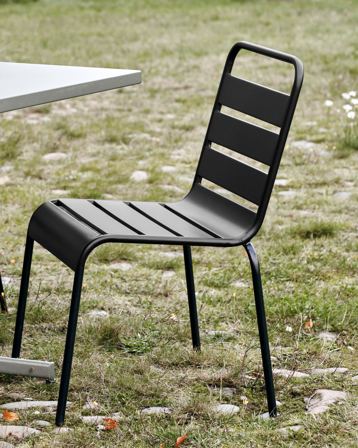 Stuhl, Helo in Schwarz präsentiert im Onlineshop von KAQTU Design AG. Stuhl ist von House Doctor