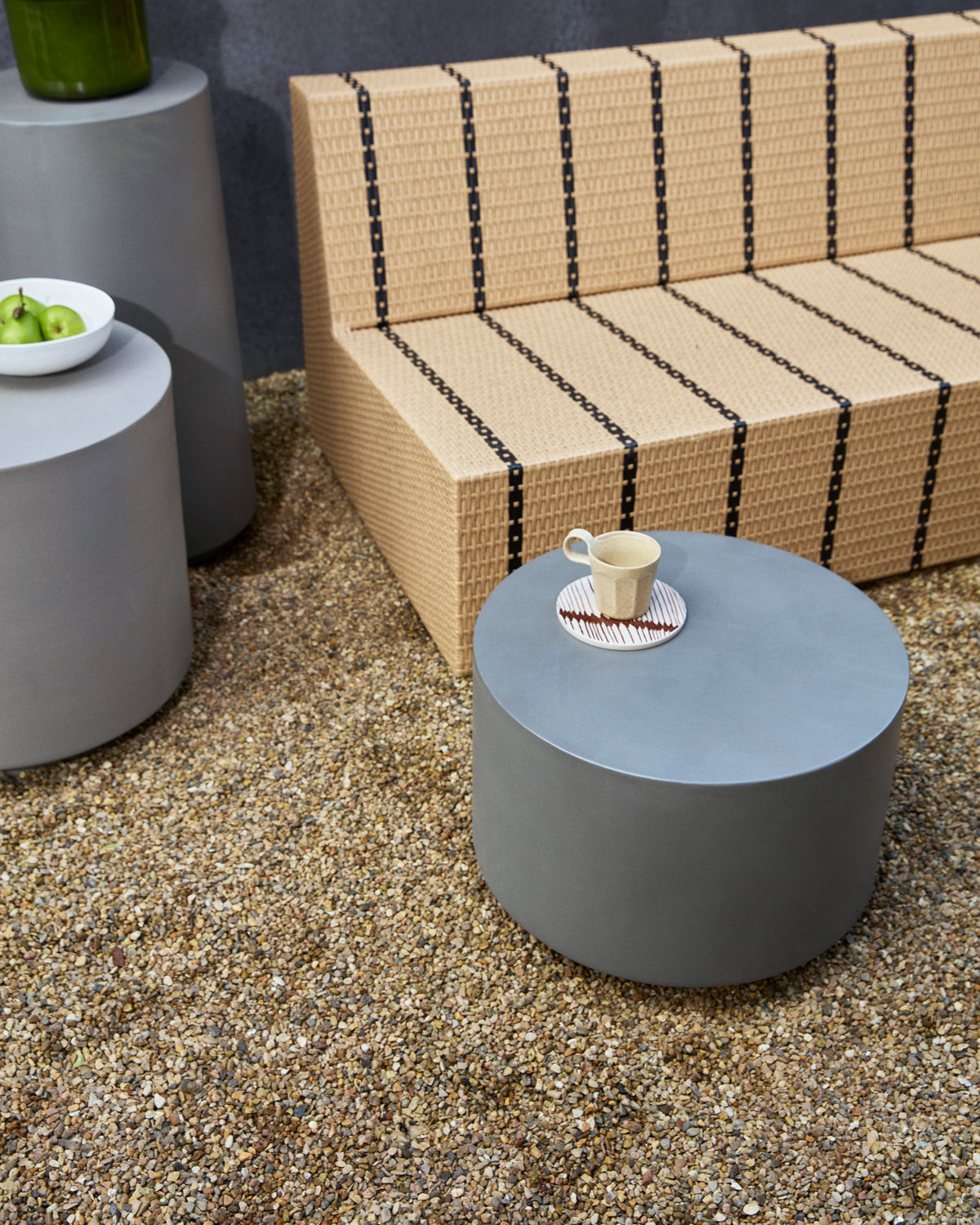Tisch, Out in Grau präsentiert im Onlineshop von KAQTU Design AG. Loungetisch ist von House Doctor