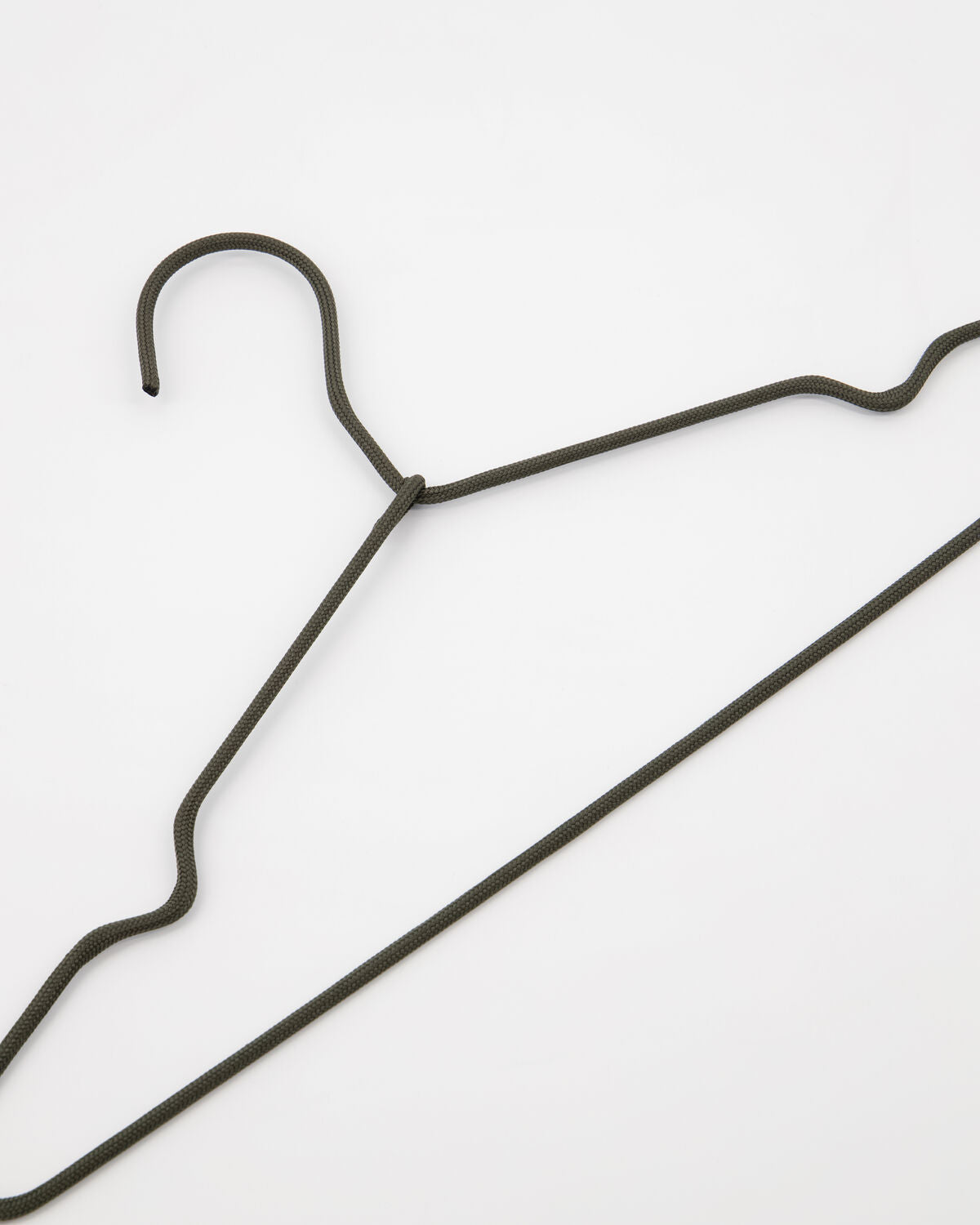 Kleiderbügel, Wire in Dunkelgrau präsentiert im Onlineshop von KAQTU Design AG. Kleiderbügel ist von House Doctor