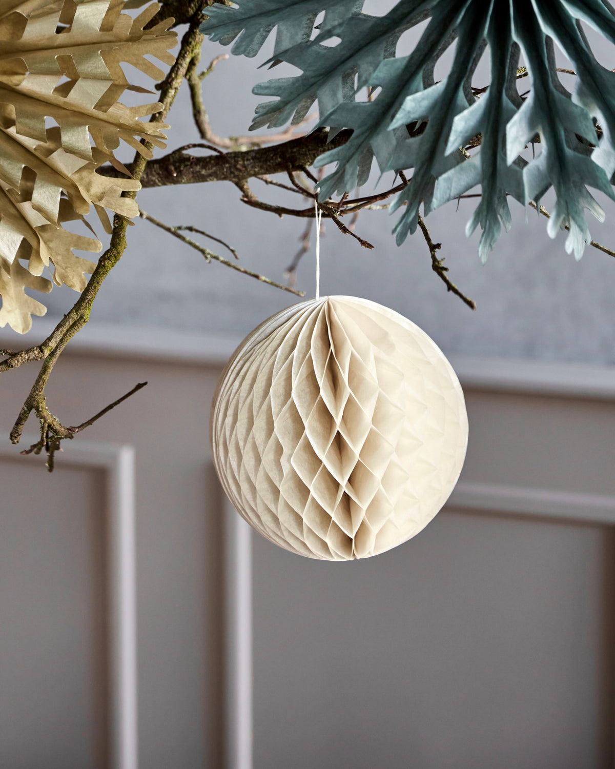 Ornamente, HDOrb, Elfenbein in Elfenbein präsentiert im Onlineshop von KAQTU Design AG. Weihnachtszubehör ist von House Doctor