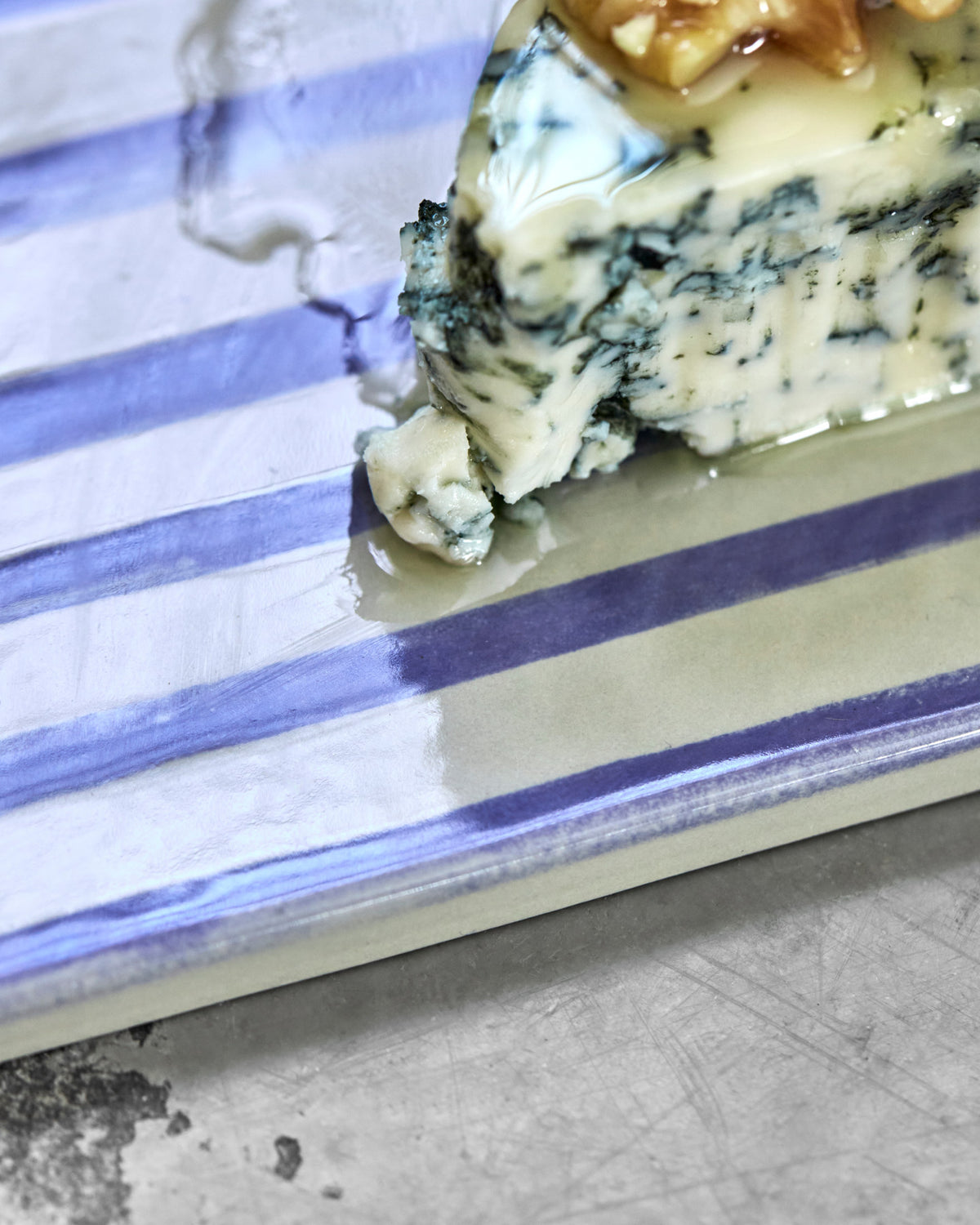 Blaues Servierbrett HDDiva aus Steinzeug mit handgemaltem blauem Muster