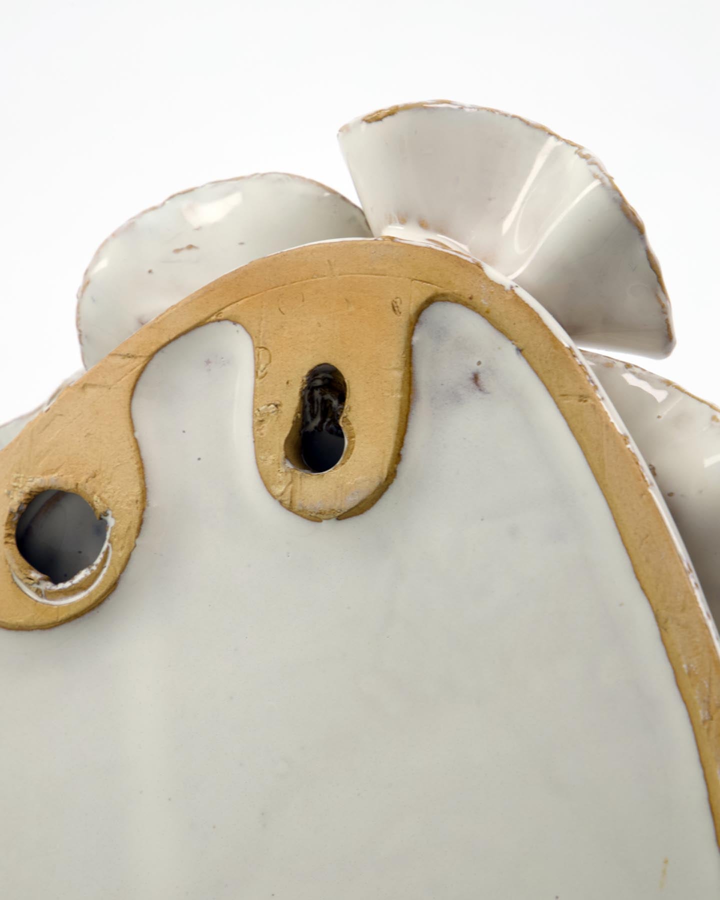 Gestalten Sie Ihre Wände mit dem einzigartigen HDFold Wandobjekt in Off-White von House Doctor – ein handgefertigtes Kunstwerk für stilvolle Akzente.