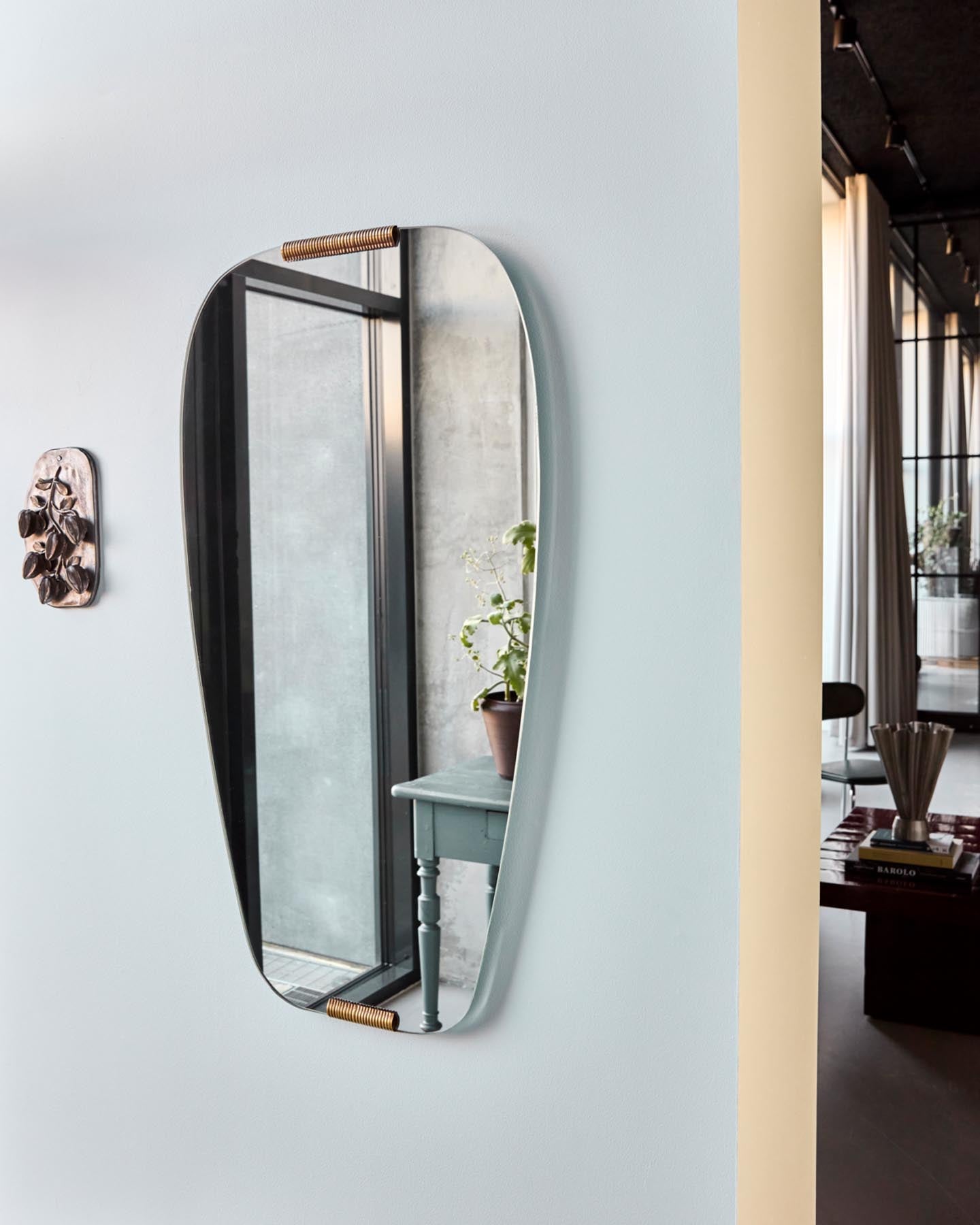 Eleganter Spiegel HDClips Gold von House Doctor – handgefertigt, mit Jugendstil-Akzenten und goldenen Clips. Perfekt für jeden Raum!