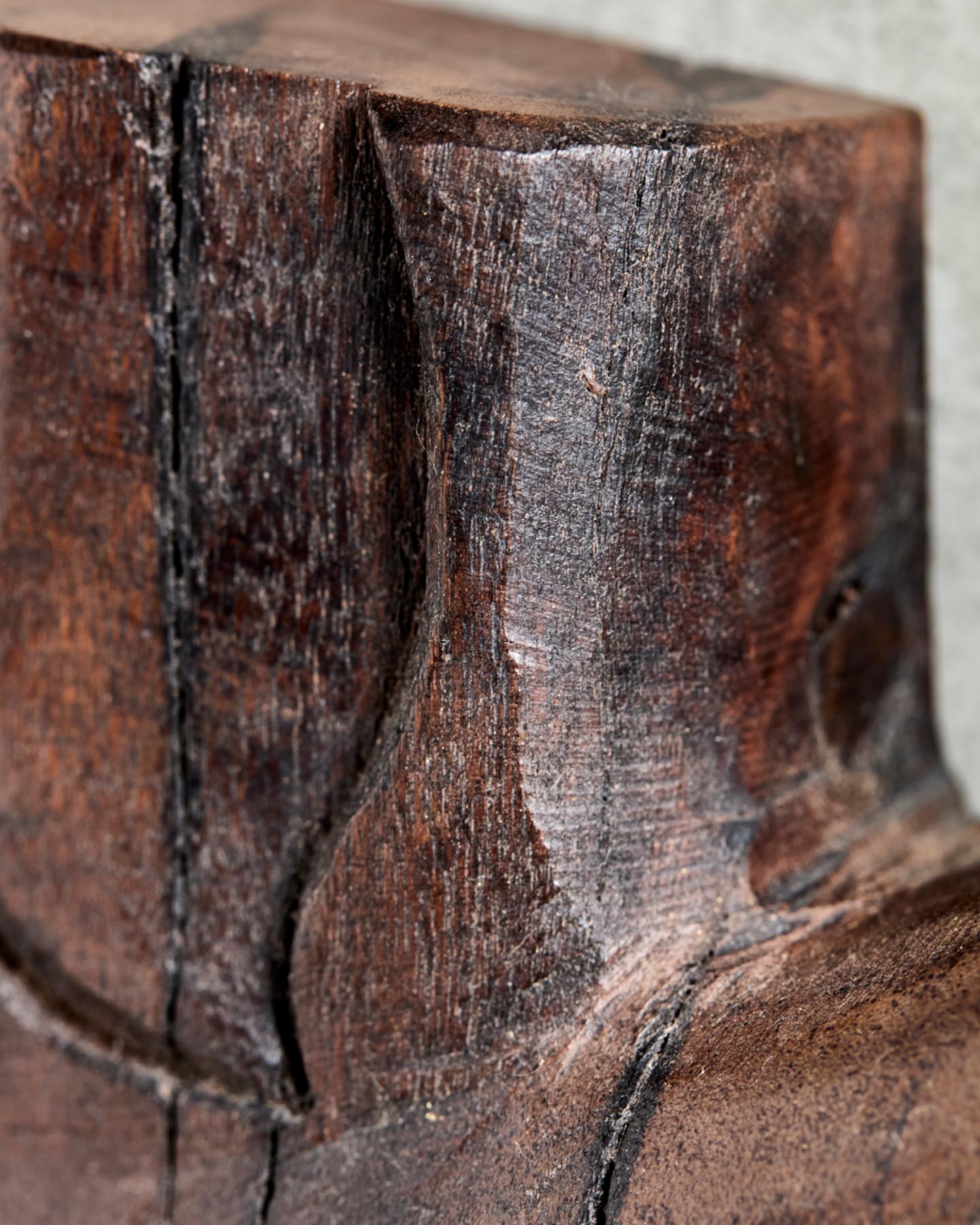 Entdecken Sie das handgefertigte Wandobjekt HDHuman in Schwarz von House Doctor. Ein einzigartiges Kunstwerk aus recyceltem Mangoholz, das Ihrem Raum Charakter verleiht.