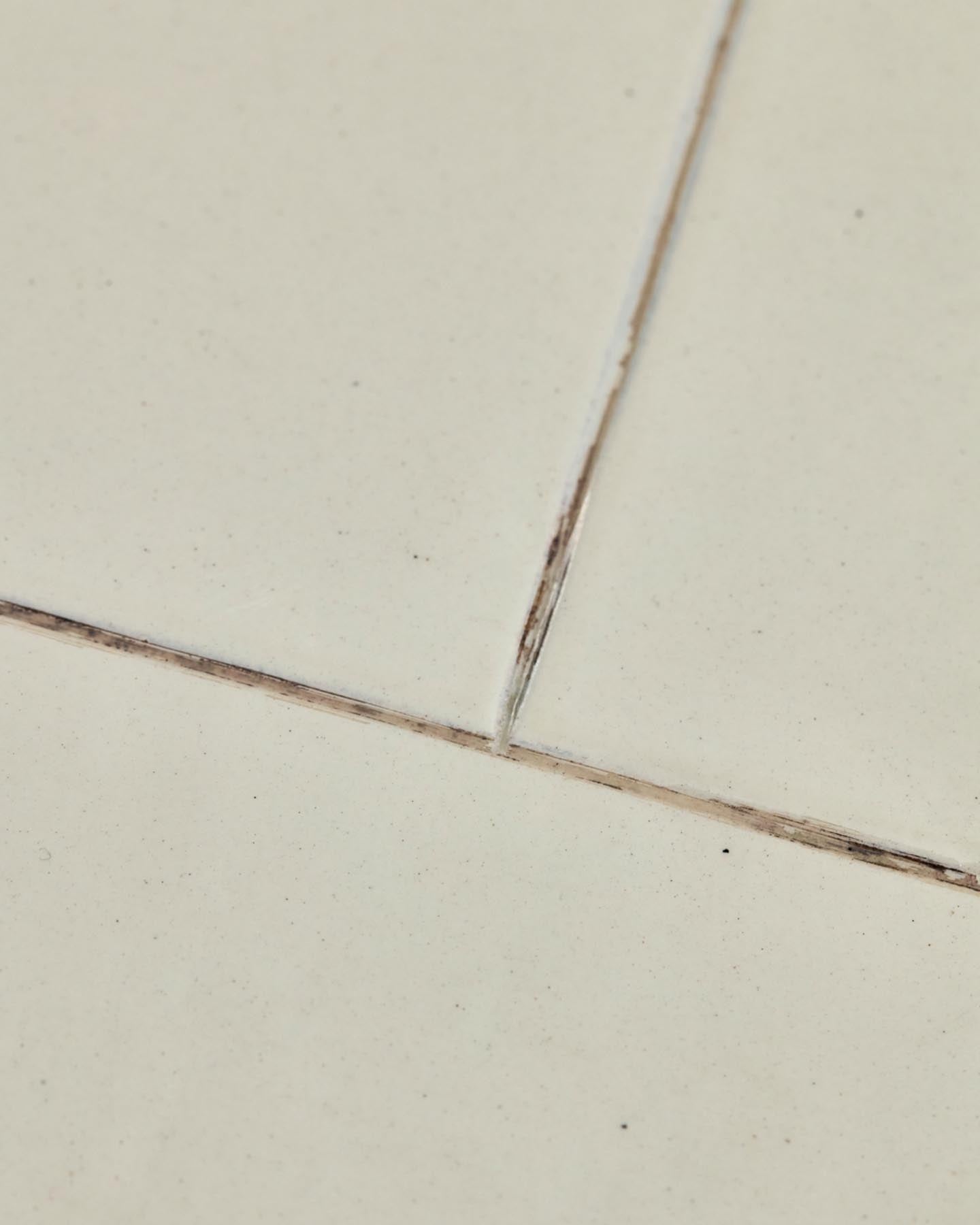 Erleben Sie den HDBrick Beistelltisch in Sand von House Doctor – ein elegantes, vielseitiges Möbelstück, das jedem Raum Stil verleiht.