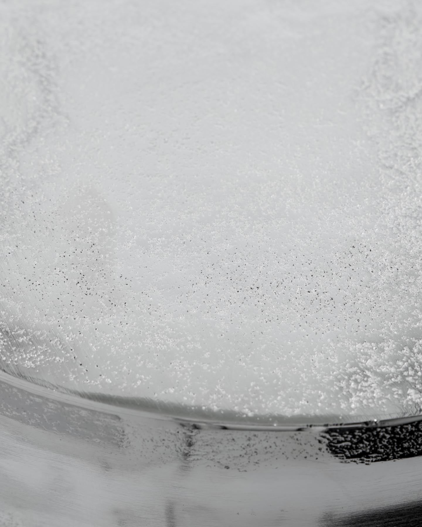 Stilvoller Beistelltisch HDRiga von House Doctor in Silber. Handgefertigt, skulptural und ideal für jeden Raum – ein echtes Design-Highlight!