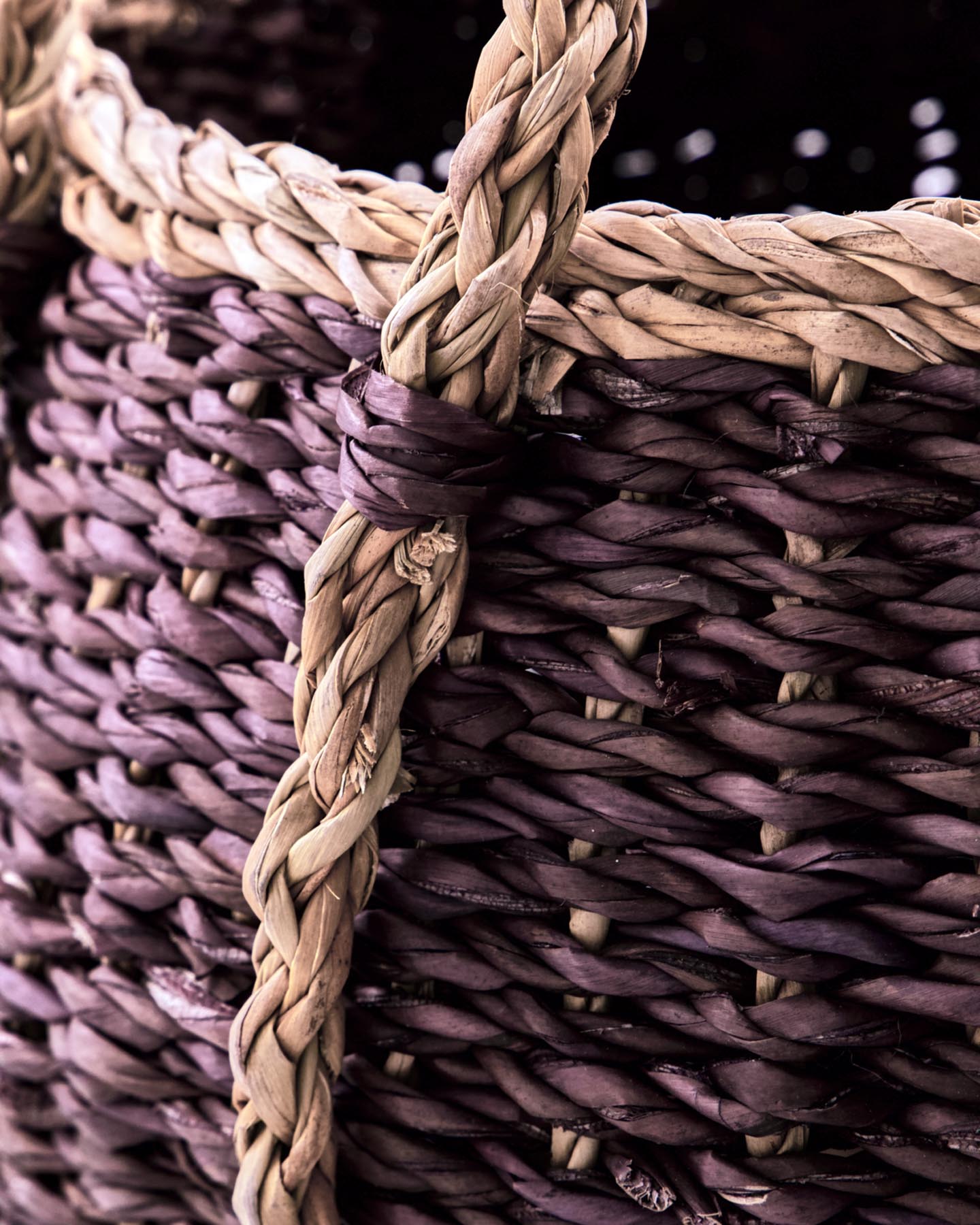 Verleihen Sie Ihrem Zuhause mit den handgefertigten HDRangi Aufbewahrungskörben in Pflaume von House Doctor einen Hauch von Eleganz. Ideal für stilvolle Ordnung!