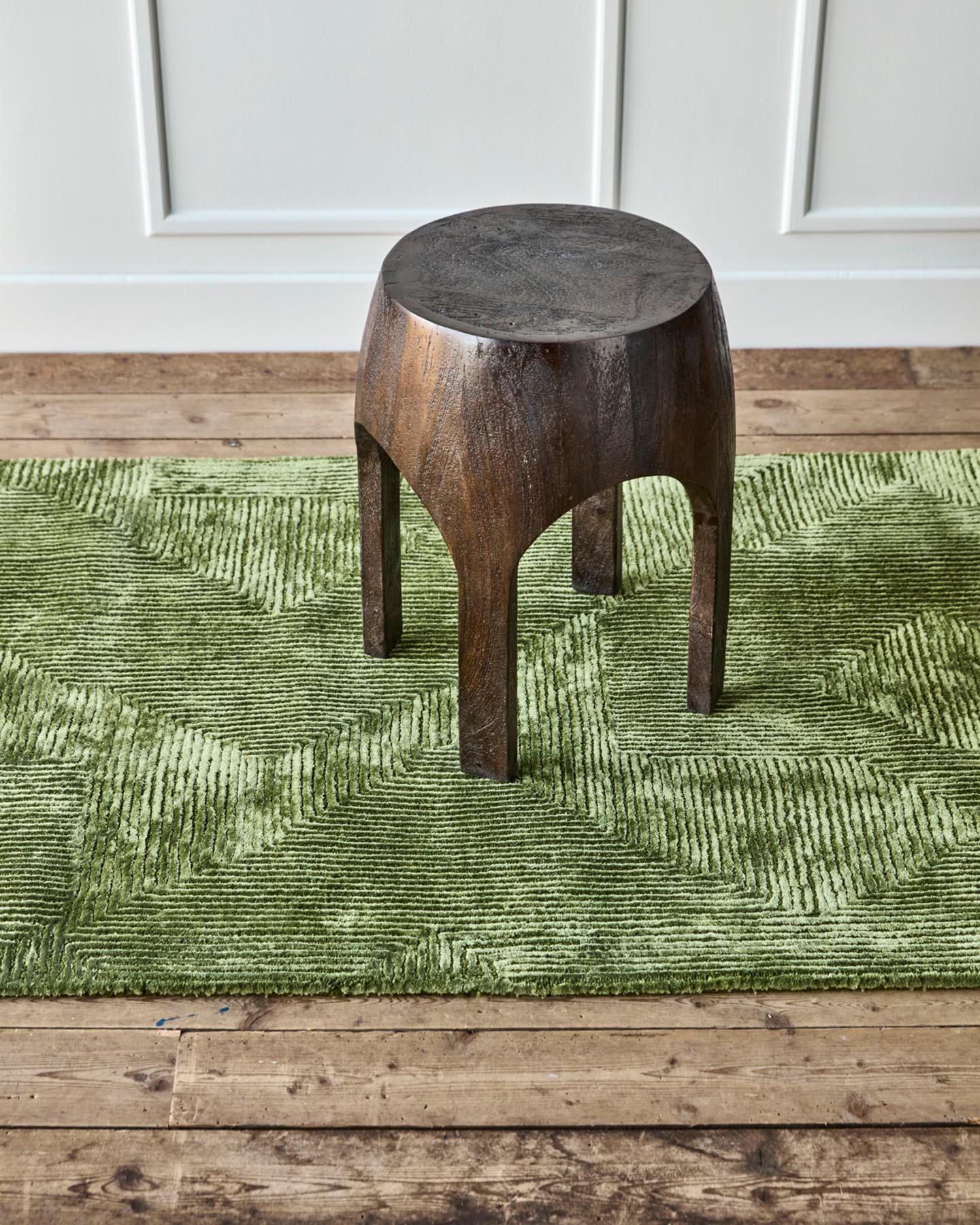 Verleihen Sie Ihrem Zuhause mit dem handgewebten HDShine Teppich in Grün von House Doctor einen Hauch von Luxus und Stil. Ideal für jeden Raum!