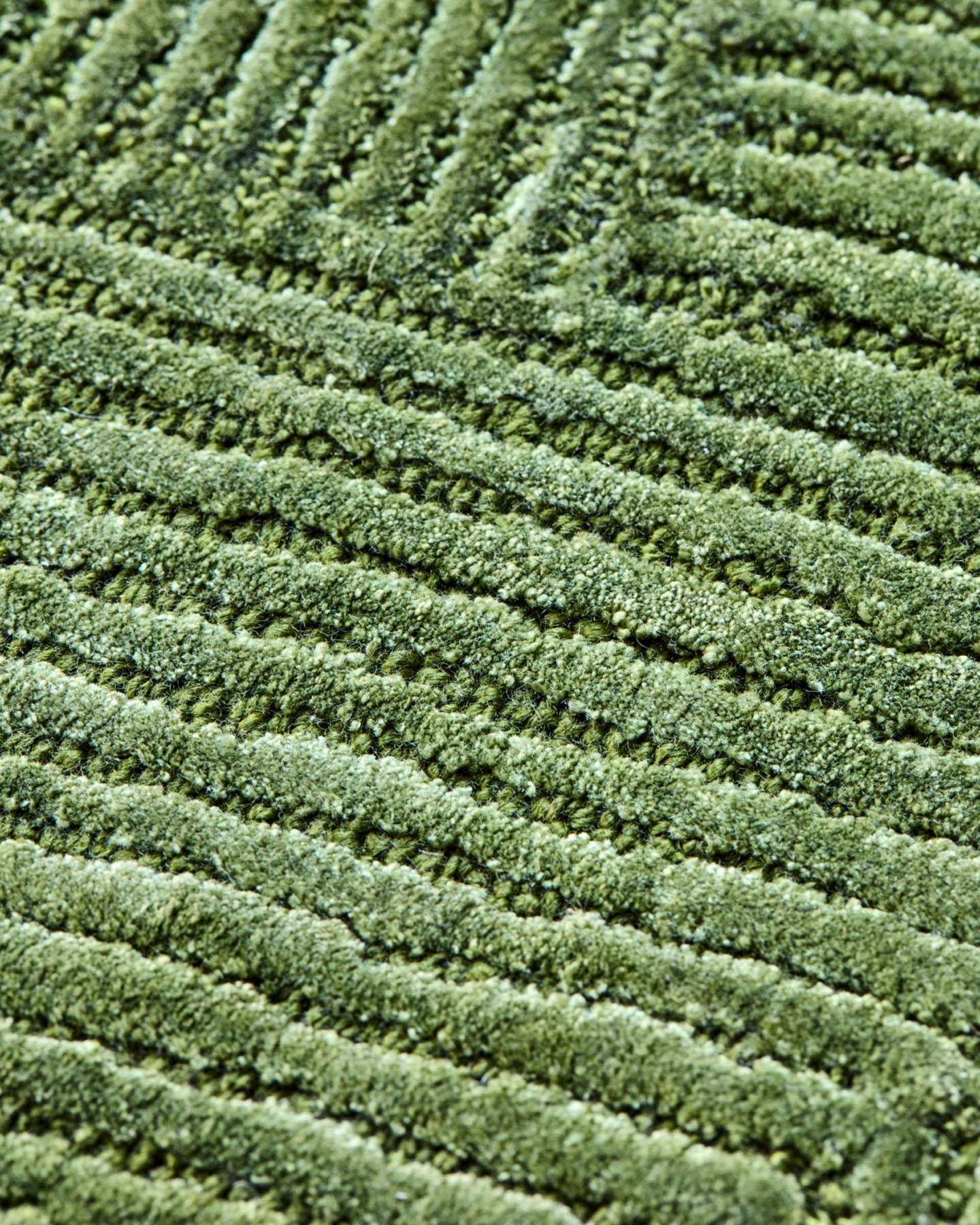 Setzen Sie mit dem eleganten HDShine Teppich in Grün von House Doctor stilvolle Akzente in Ihrem Zuhause. Handgewebt für höchsten Komfort!