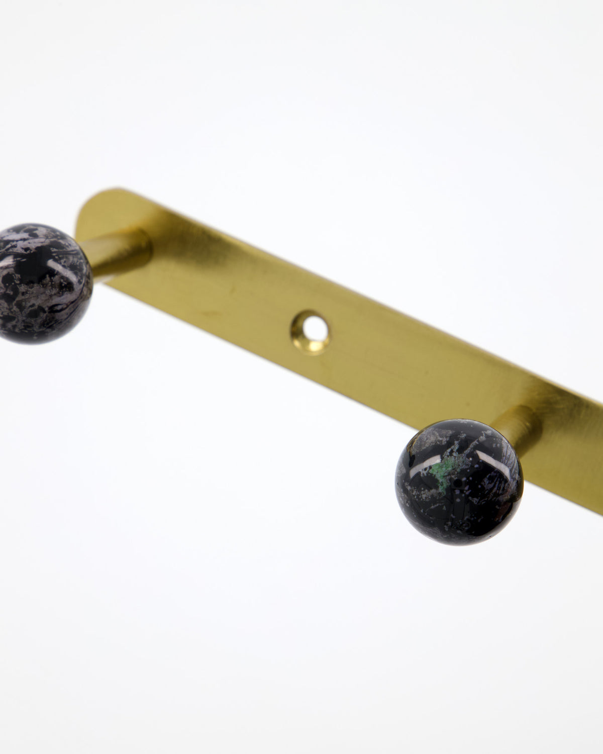 Rack, HDBall, Schwarz in Schwarz präsentiert im Onlineshop von KAQTU Design AG. Kleiderhaken ist von House Doctor