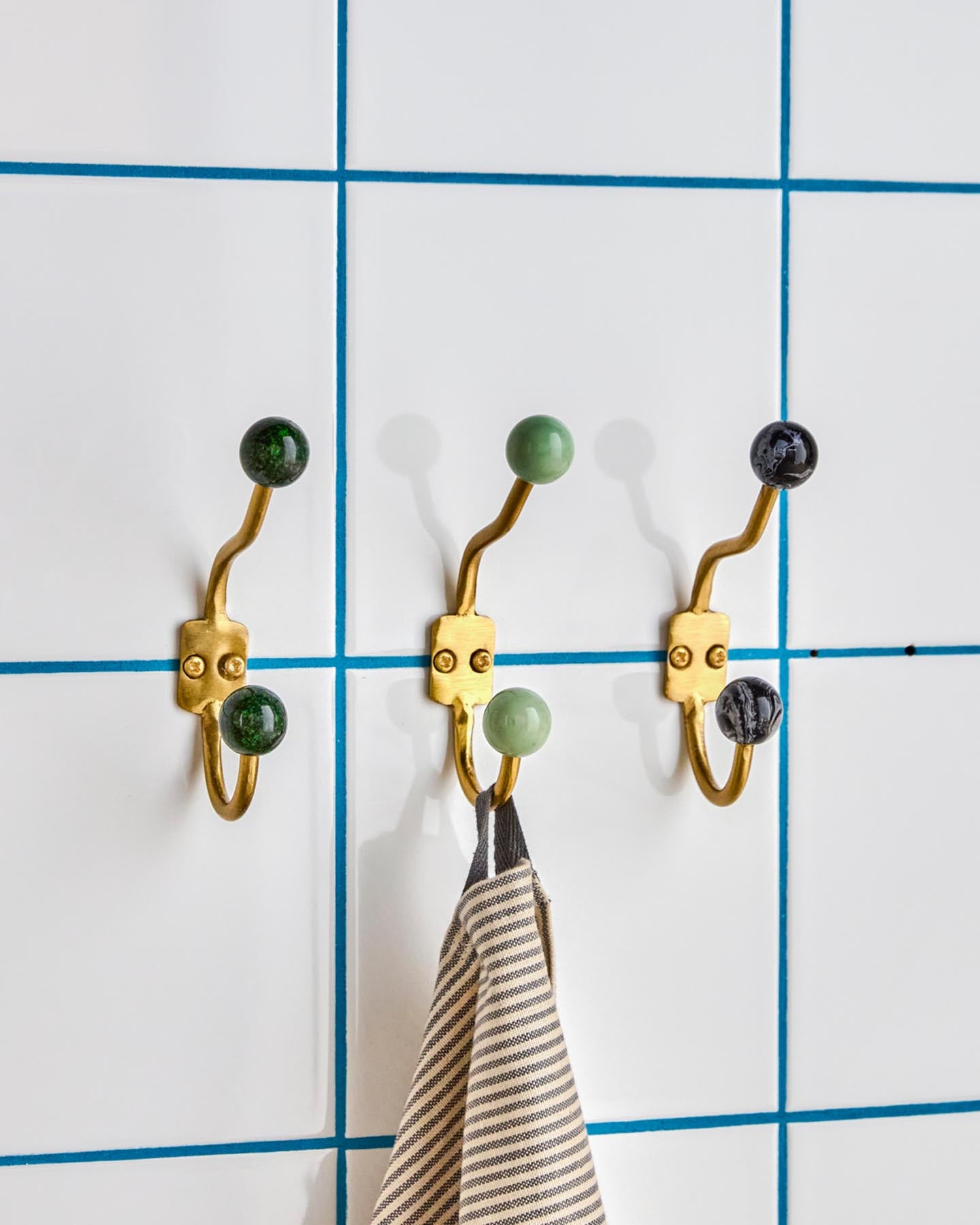 Elegante HDBall Kleiderhaken in Schwarz-Weiß von House Doctor. Handgefertigt, stilvoll und vielseitig für jeden Raum. Jetzt entdecken!