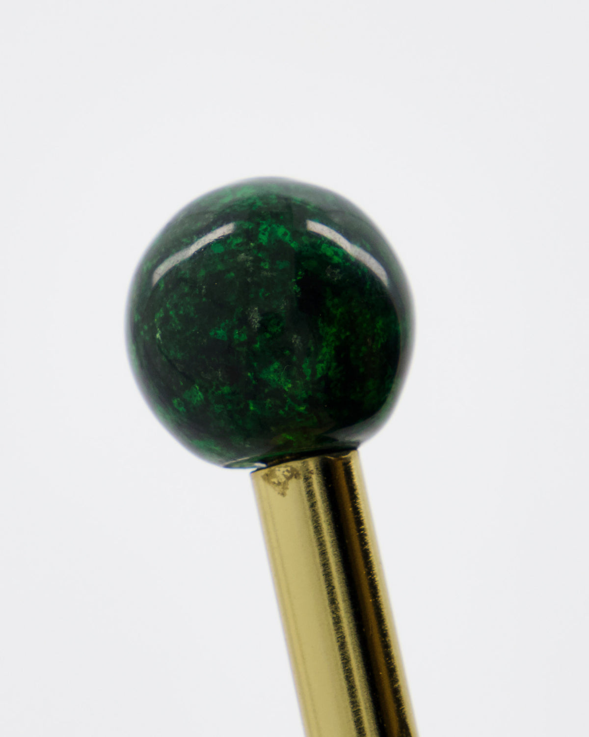 Haken, HDBall, Grün in Grün präsentiert im Onlineshop von KAQTU Design AG. Kleiderhaken ist von House Doctor