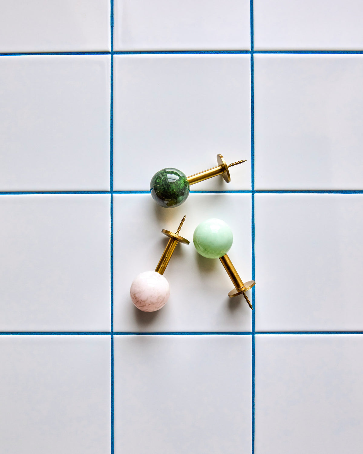 Haken, HDBall, Grün in Grün präsentiert im Onlineshop von KAQTU Design AG. Kleiderhaken ist von House Doctor