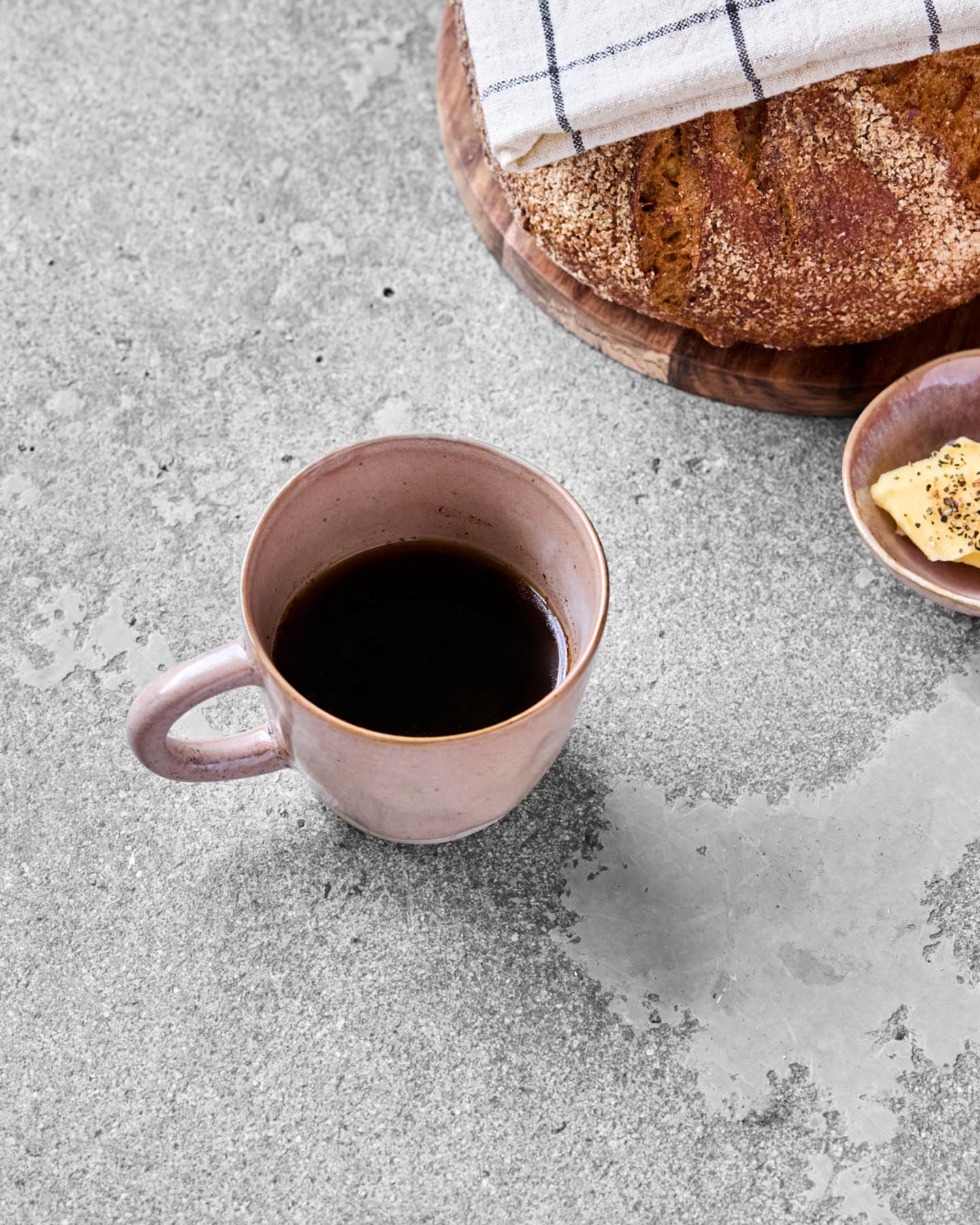 Entdecken Sie die handgefertigte HDVida Tasse in elegantem Rosé von House Doctor. Ideal für stilvolle Kaffeepausen und besondere Anlässe.