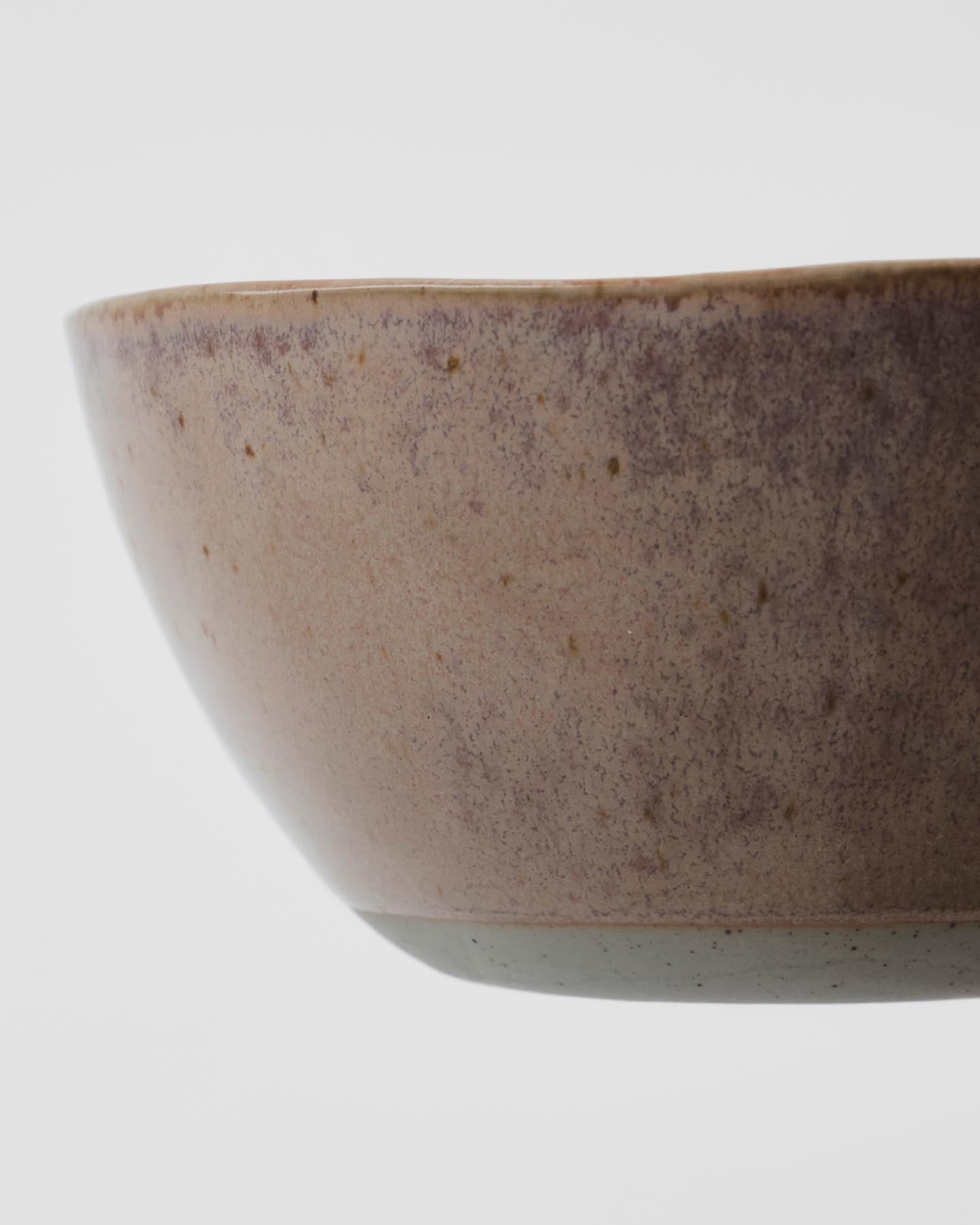 Entdecken Sie die handgefertigten Schalen HDVida Rose von House Doctor – stilvoll, vielseitig und perfekt für jeden Anlass.