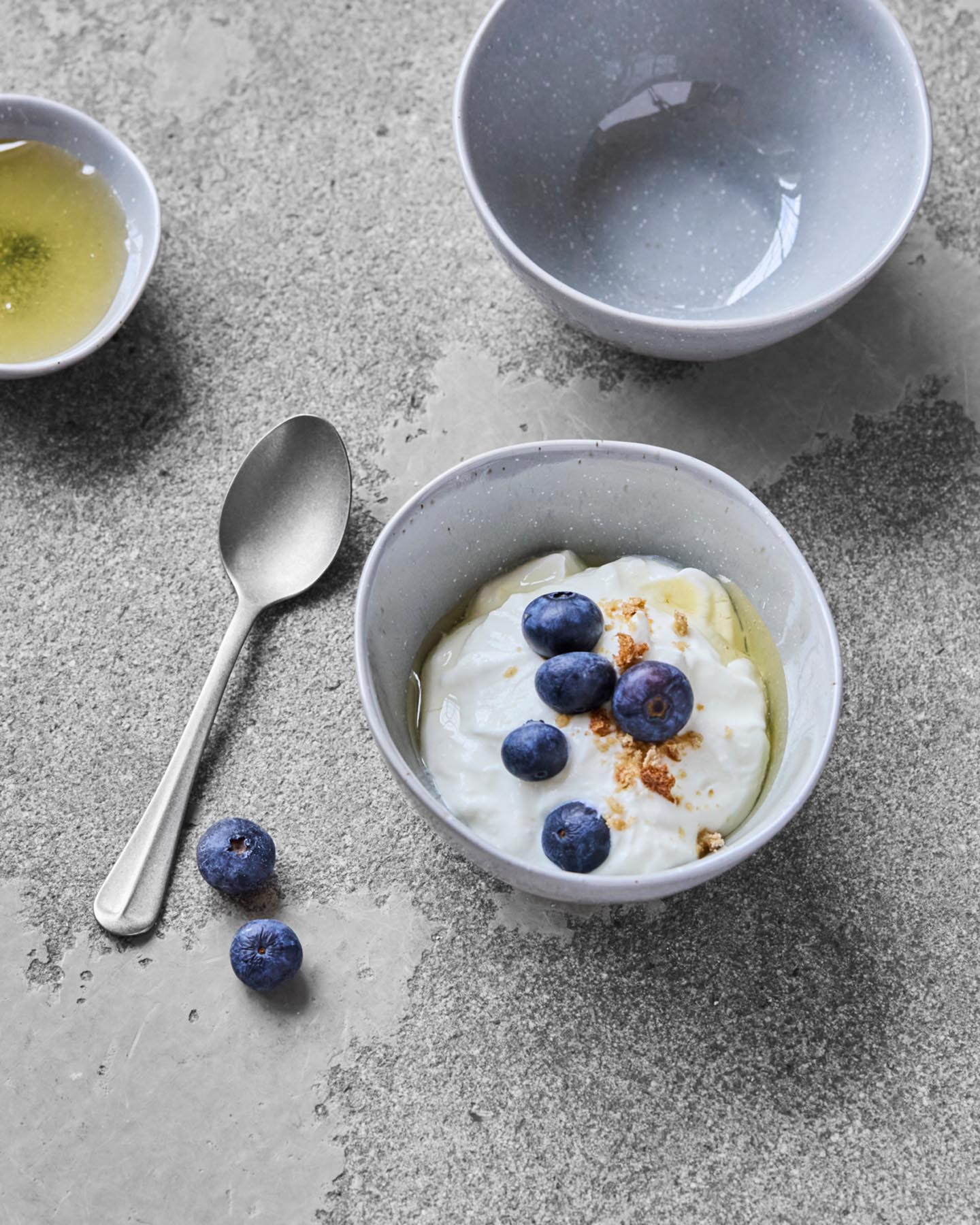 Setzen Sie stilvolle Akzente auf Ihrem Esstisch mit den einzigartigen, handgefertigten Schalen HDVida in Hellblau von House Doctor – perfekt für jede Gelegenheit!