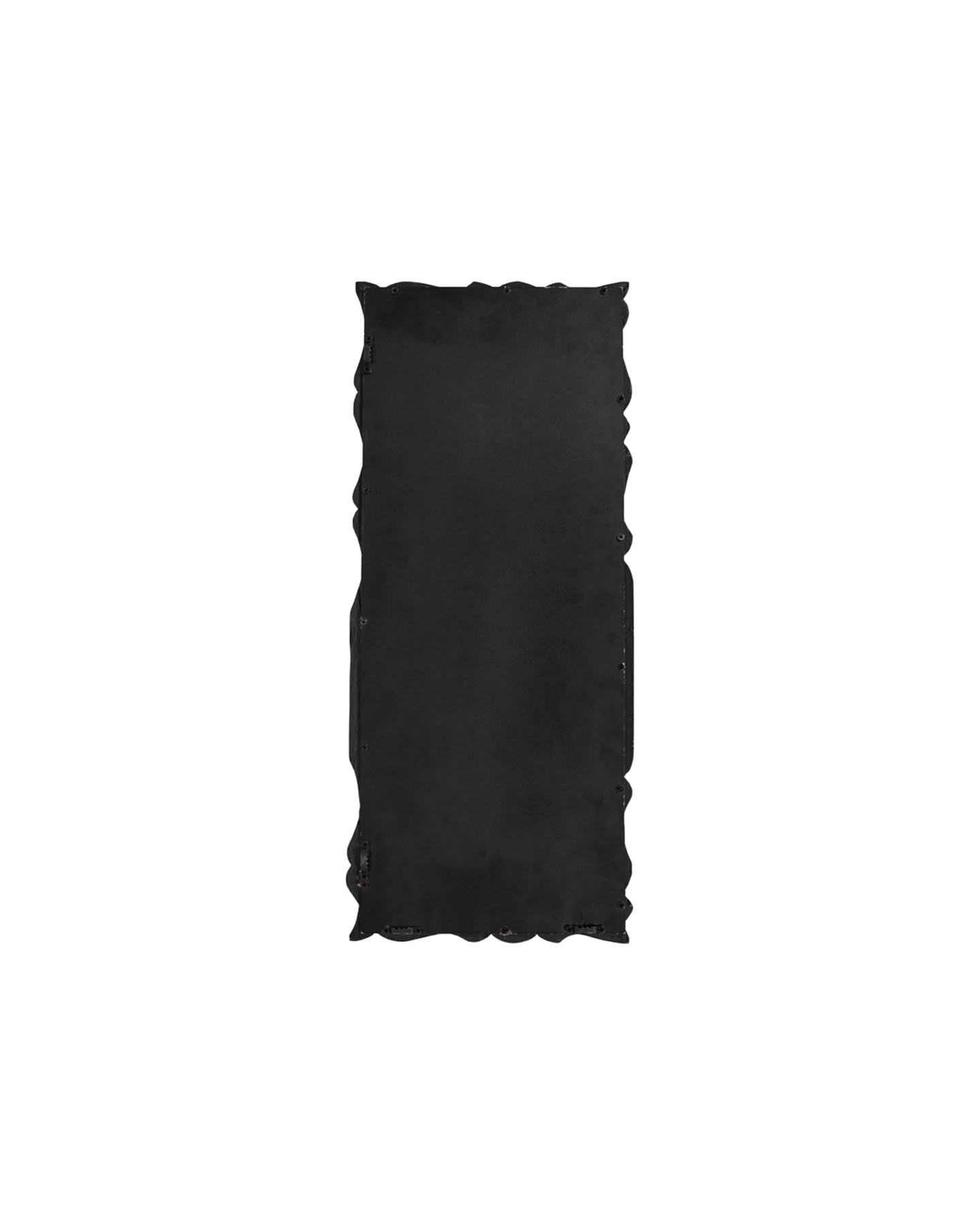 Verleihen Sie Ihrem Raum mit dem HDCarve Spiegel in Braun von House Doctor einen individuellen Akzent. Handgefertigt aus recyceltem Holz, besticht er durch sein einzigartiges, organisches Design.