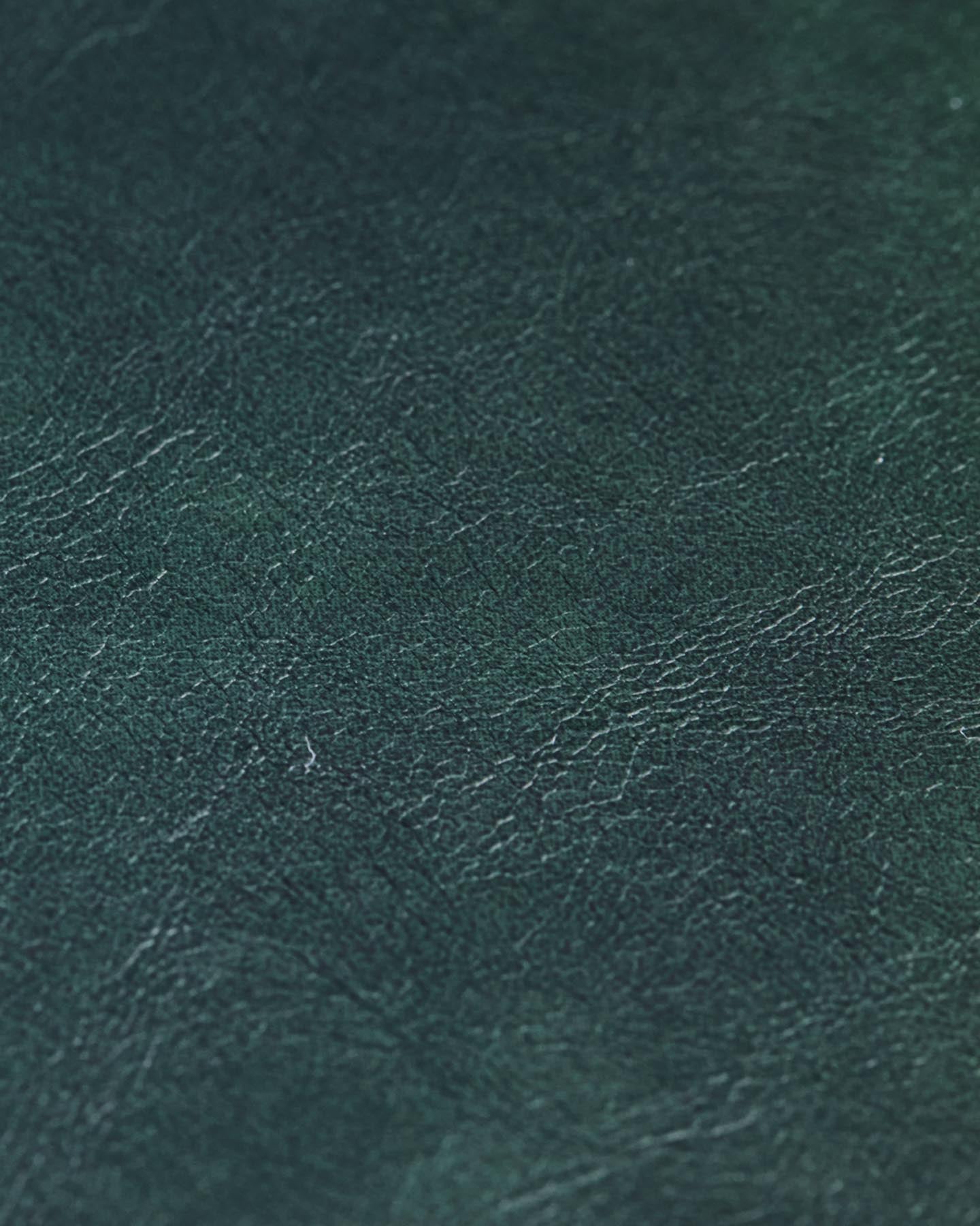 Entdecken Sie den stilvollen Hocker HDComma in Dunkelgrün von House Doctor – ein elegantes, vielseitiges Möbelstück für Ihr Zuhause.