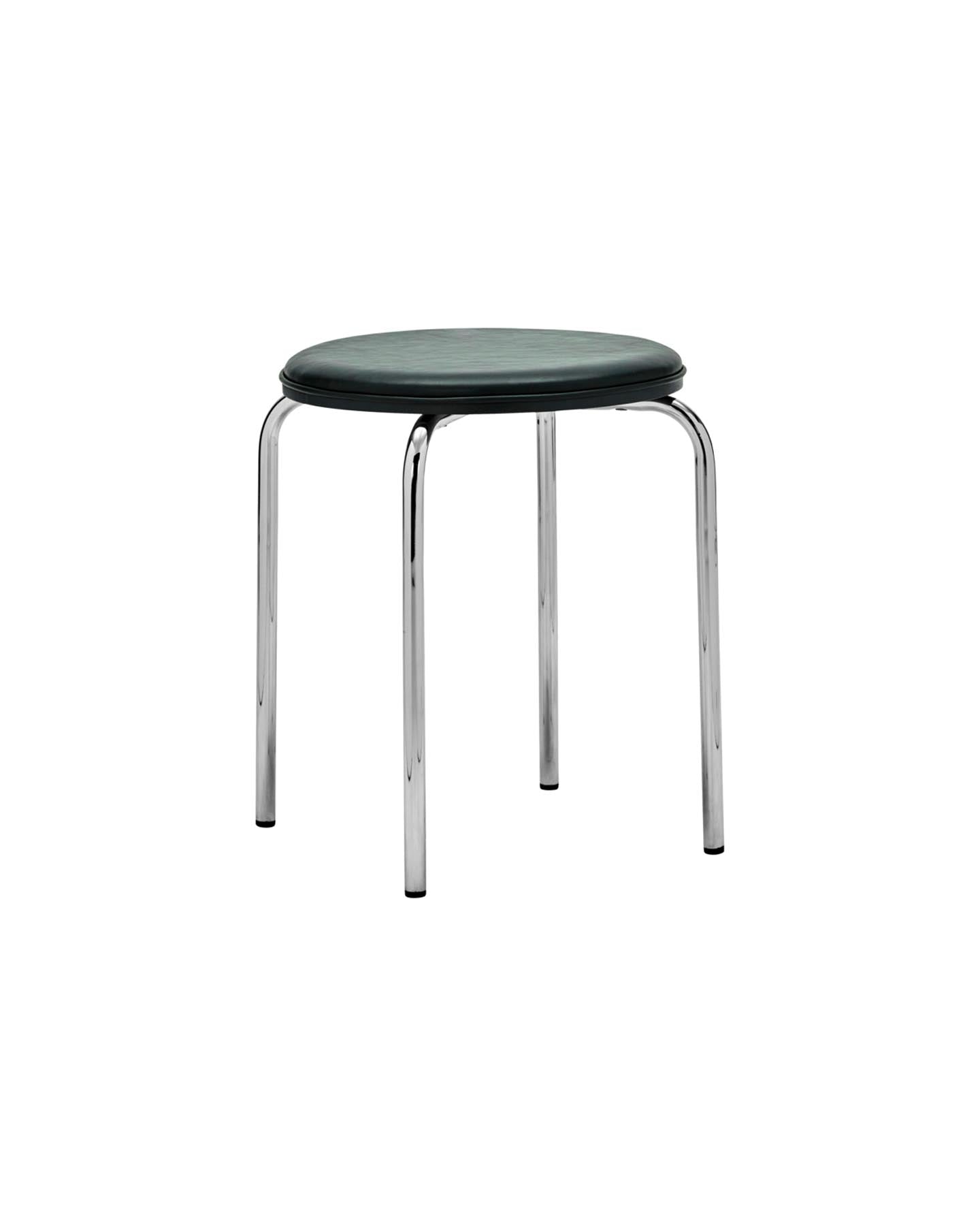 Erleben Sie den Hocker HDComma in edlem Dunkelgrün von House Doctor – ein elegantes, flexibles Möbelstück, das jedem Raum Stil verleiht.