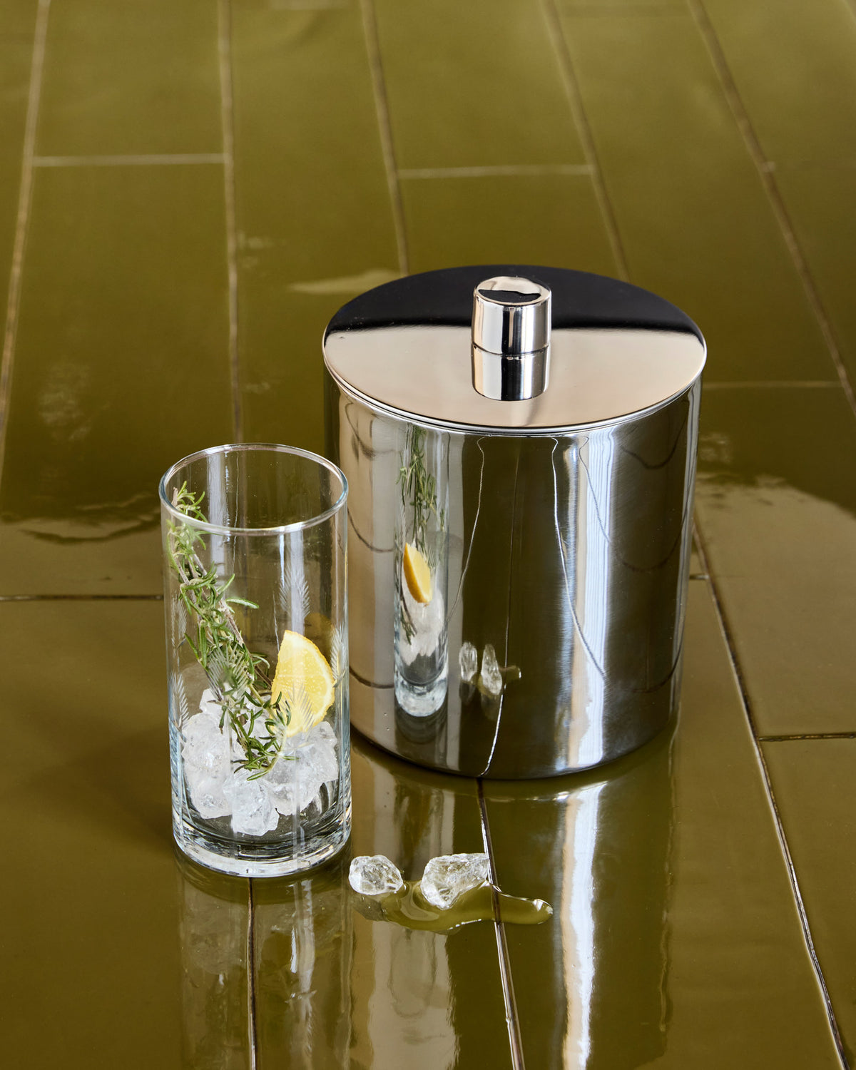 Eiskübel, HDKett, Silber-Finish in Silberfarben präsentiert im Onlineshop von KAQTU Design AG. Flaschenkühler ist von House Doctor