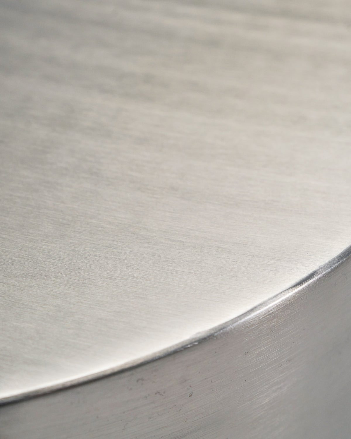 Beistelltisch, HDStep, Gebürstetes Silber-Finish in Brushed silver finish präsentiert im Onlineshop von KAQTU Design AG. Beistelltisch ist von House Doctor