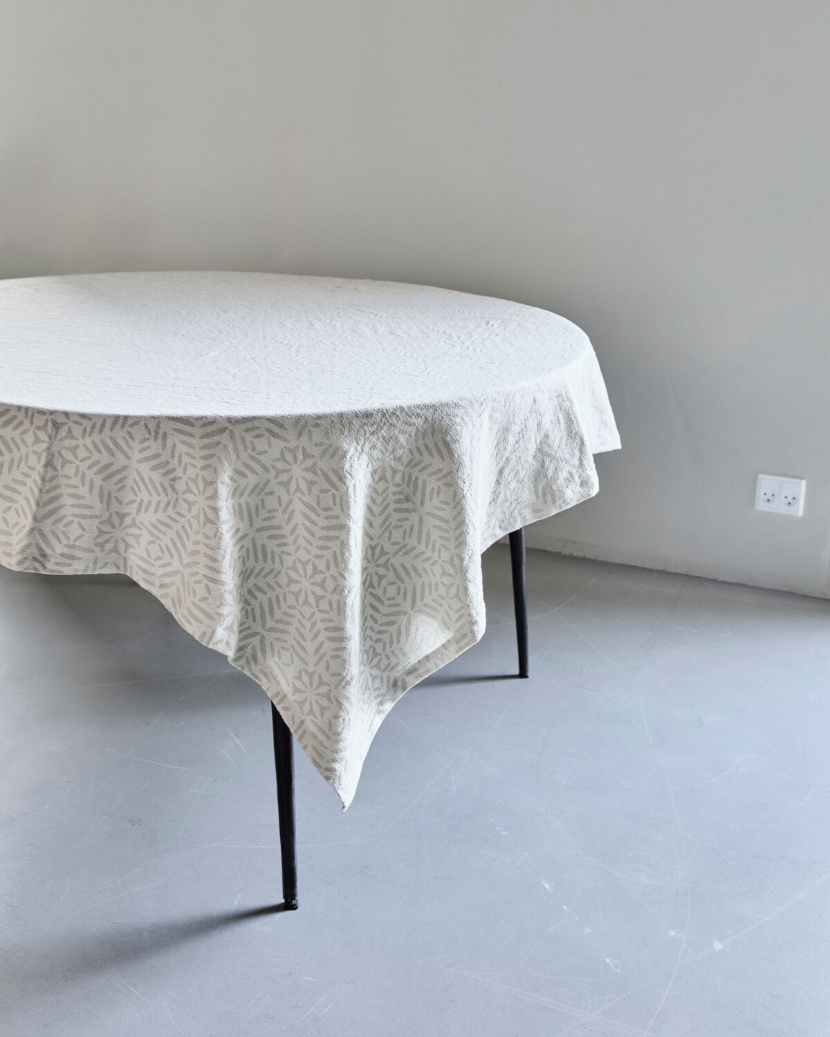 Tischdecke, HDClip, Weiß, Grau in White präsentiert im Onlineshop von KAQTU Design AG. Geschirrtuch ist von House Doctor