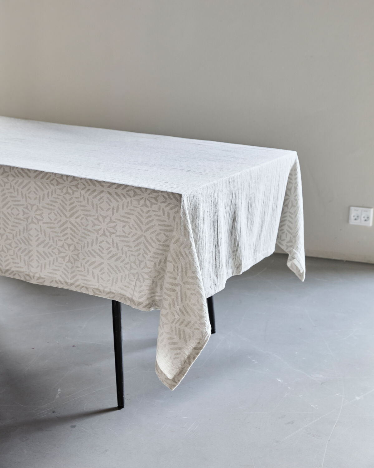 Tischdecke, HDClip, Weiß, Grau in White präsentiert im Onlineshop von KAQTU Design AG. Geschirrtuch ist von House Doctor