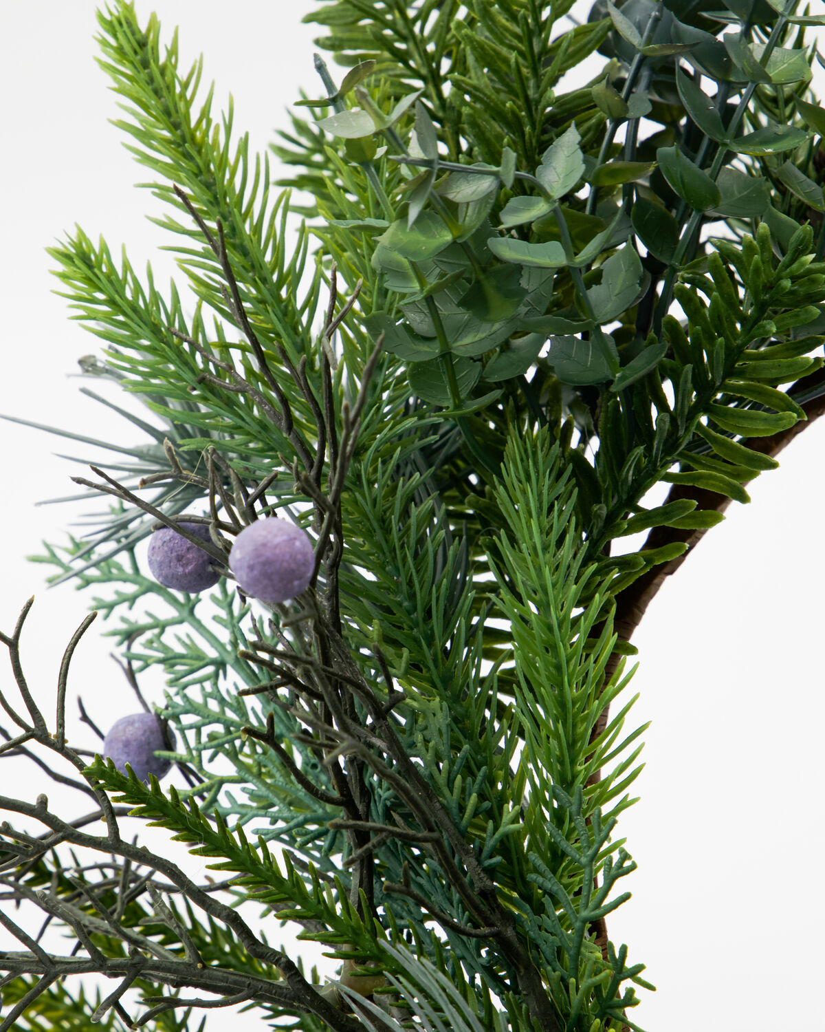 Eleganter grüner Kranz von HDDeco, ideal für die festliche Saison und zur Verschönerung Ihrer Weihnachtsatmosphäre im Zuhause.