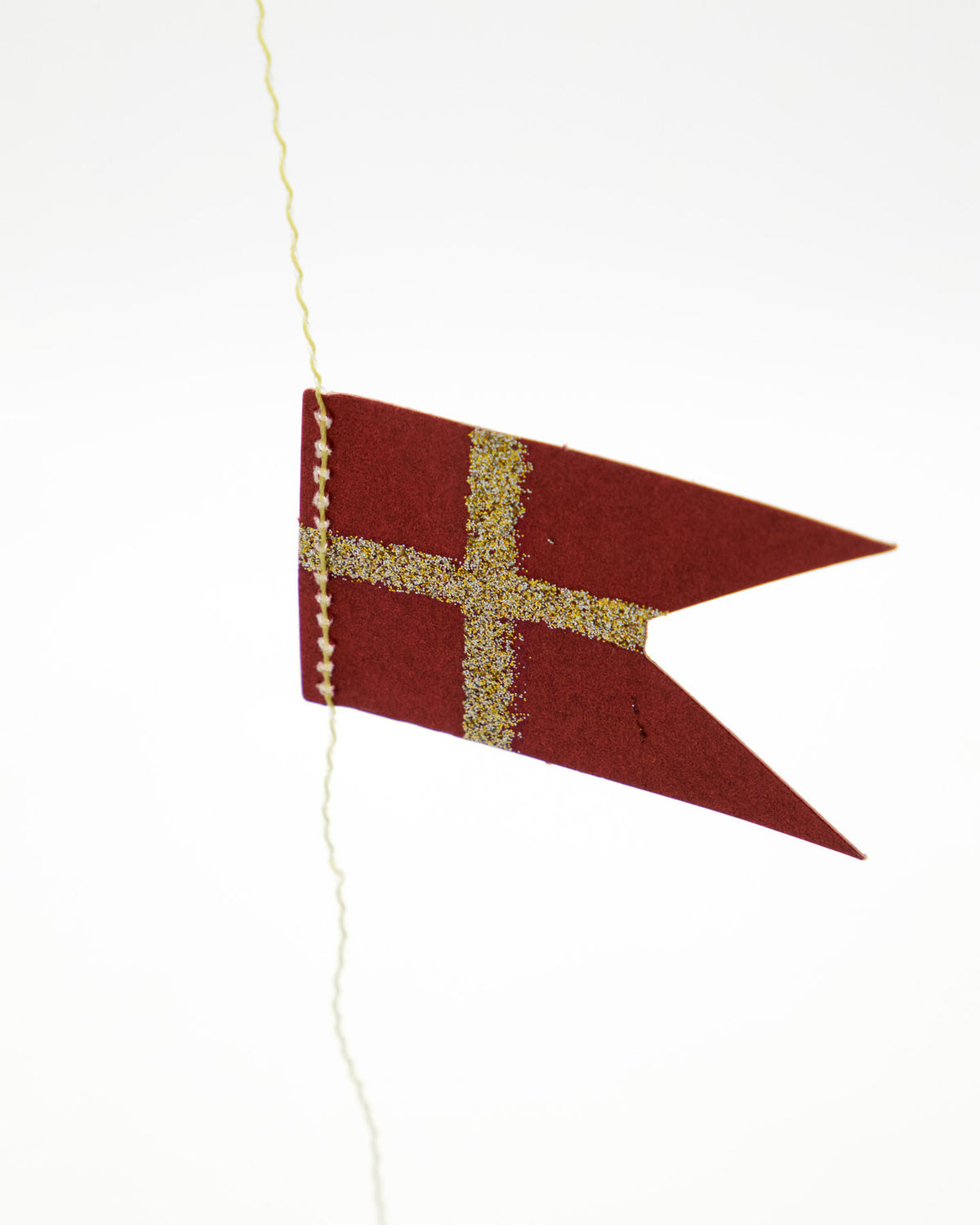 Girlande, HDFlags, Rot, Champagner in Red präsentiert im Onlineshop von KAQTU Design AG. Weihnachtszubehör ist von House Doctor