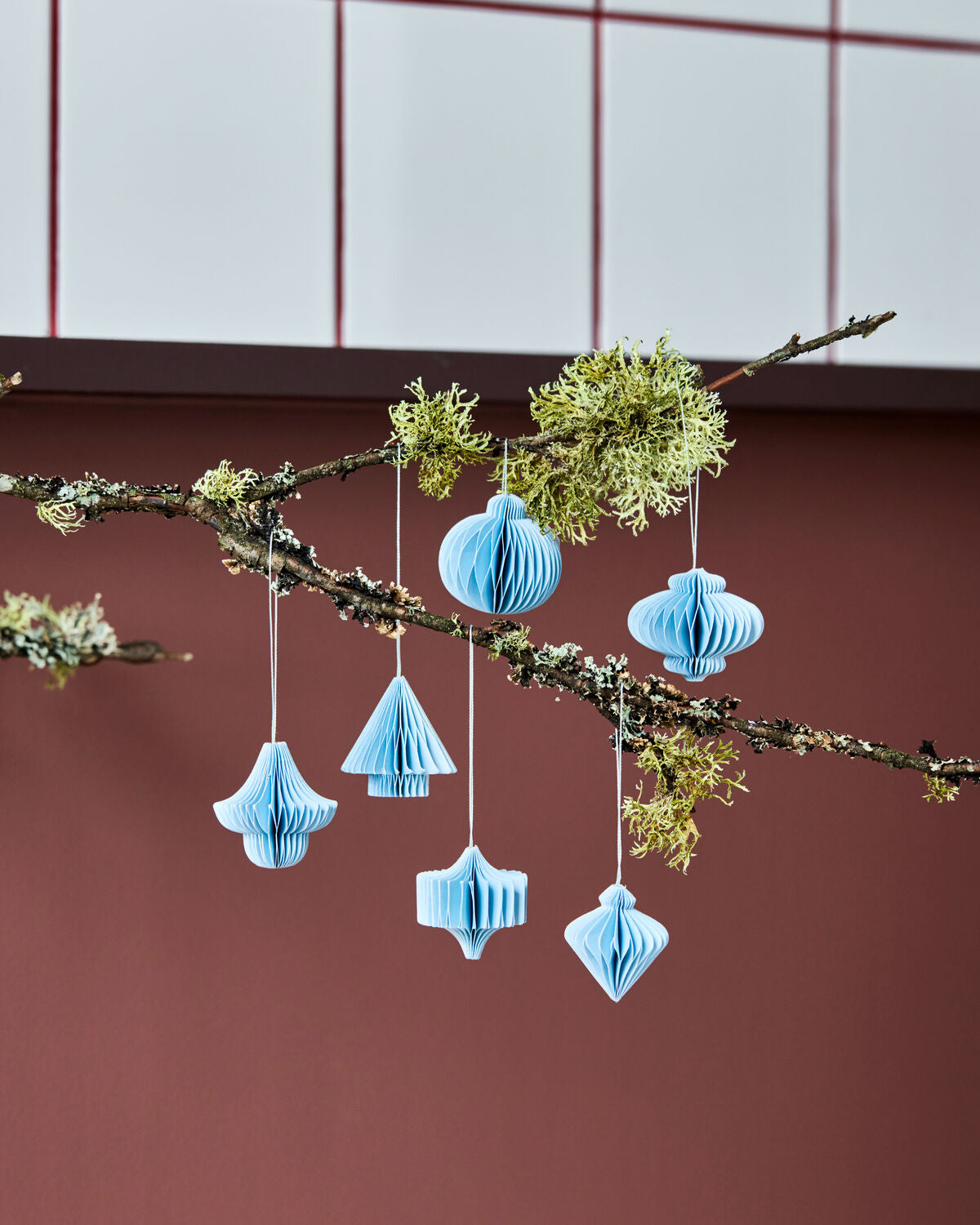 Eleganter, hellblauer Weihnachtsschmuck von House Doctor, ideal für festliche Dekoration und stimmungsvolle Akzente in Ihrem Zuhause.