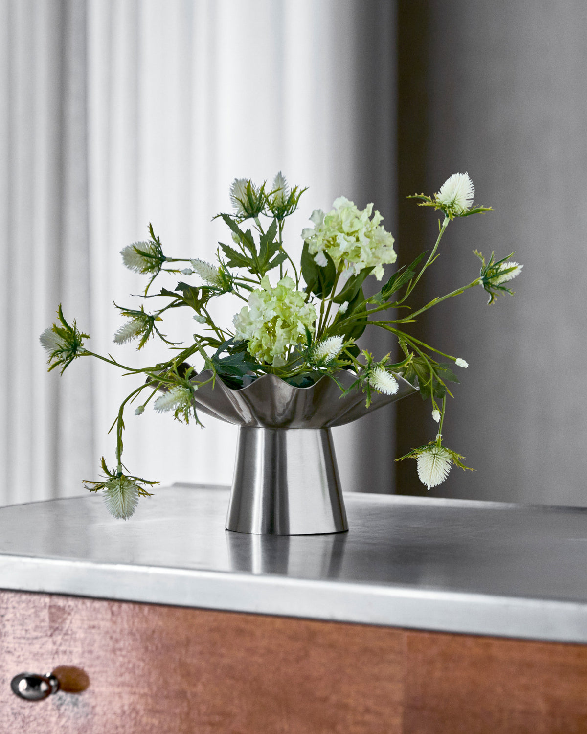 Servierschale, HDFlood, Silber-Finish in Silver finish präsentiert im Onlineshop von KAQTU Design AG. Servierplatte ist von House Doctor
