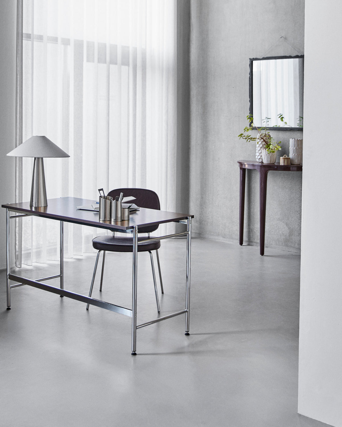 Schreibtisch, HDArph, Maulbeere, Crome in Mulberry präsentiert im Onlineshop von KAQTU Design AG. Schreibtisch ist von House Doctor