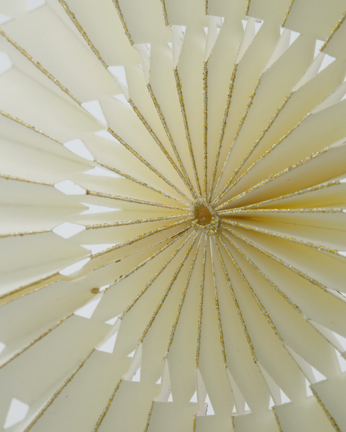 Weihnachtsschmuck HDStelle: gefaltete Papiersterne in Off-White mit Goldglitzer