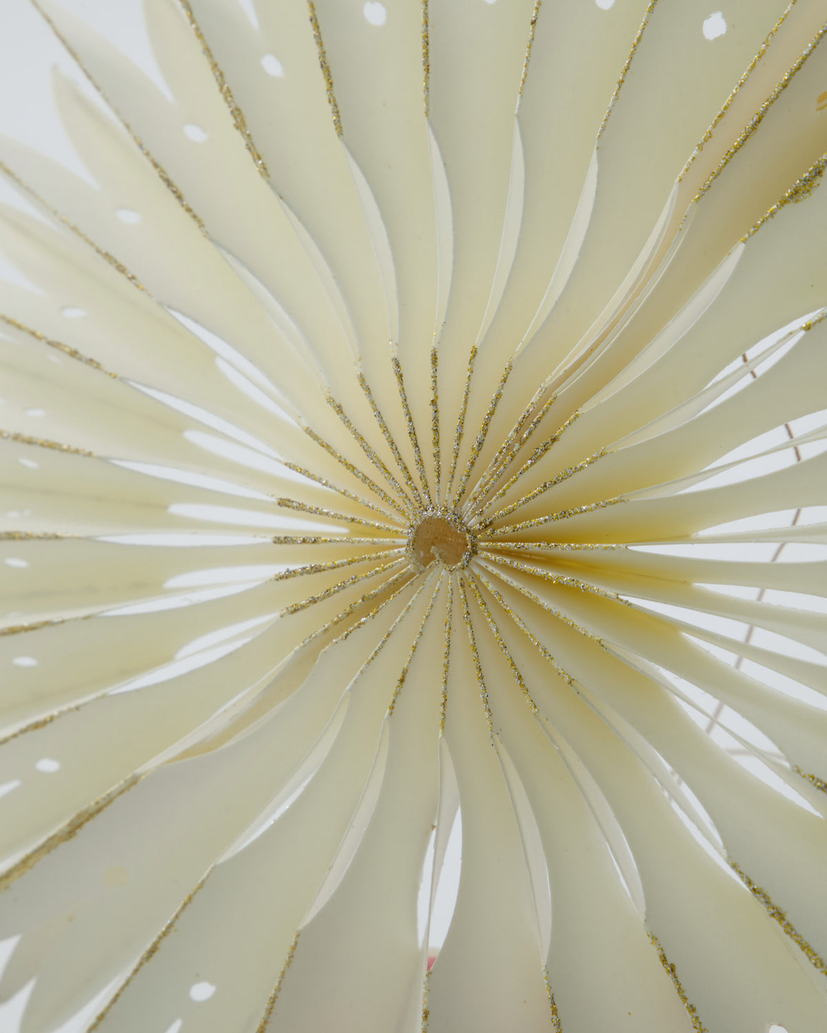 Weihnachtsschmuck HDStelle: gefaltete Papiersterne in Off-White mit Goldglitzer