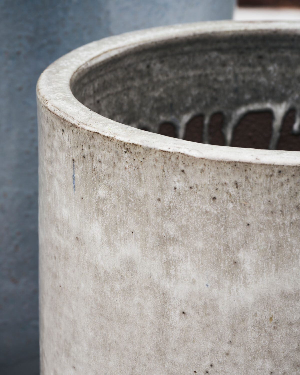 Blumentopf, HDPho, Grau, Blau in Grey präsentiert im Onlineshop von KAQTU Design AG. Pflanzentopf Outdoor ist von House Doctor