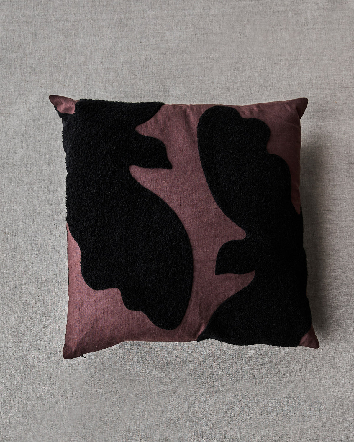 Kissen, HDMiki, Bitterschokolade, Schwarz in Bitter chocolate präsentiert im Onlineshop von KAQTU Design AG. Deko Kissenbezug ist von House Doctor