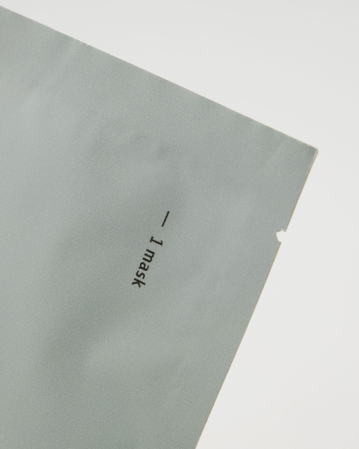 Face mask, Bio-Botox, 22|22 ml|ml in Grey präsentiert im Onlineshop von KAQTU Design AG. Pflege ist von Meraki