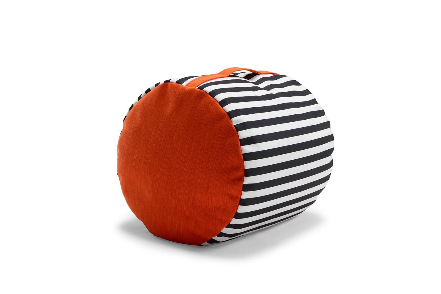 Genießen Sie den Butt Sitzsack von Innovation Living – ein flexibles, modernes Möbelstück, das Komfort und Stil in jedem Raum vereint.