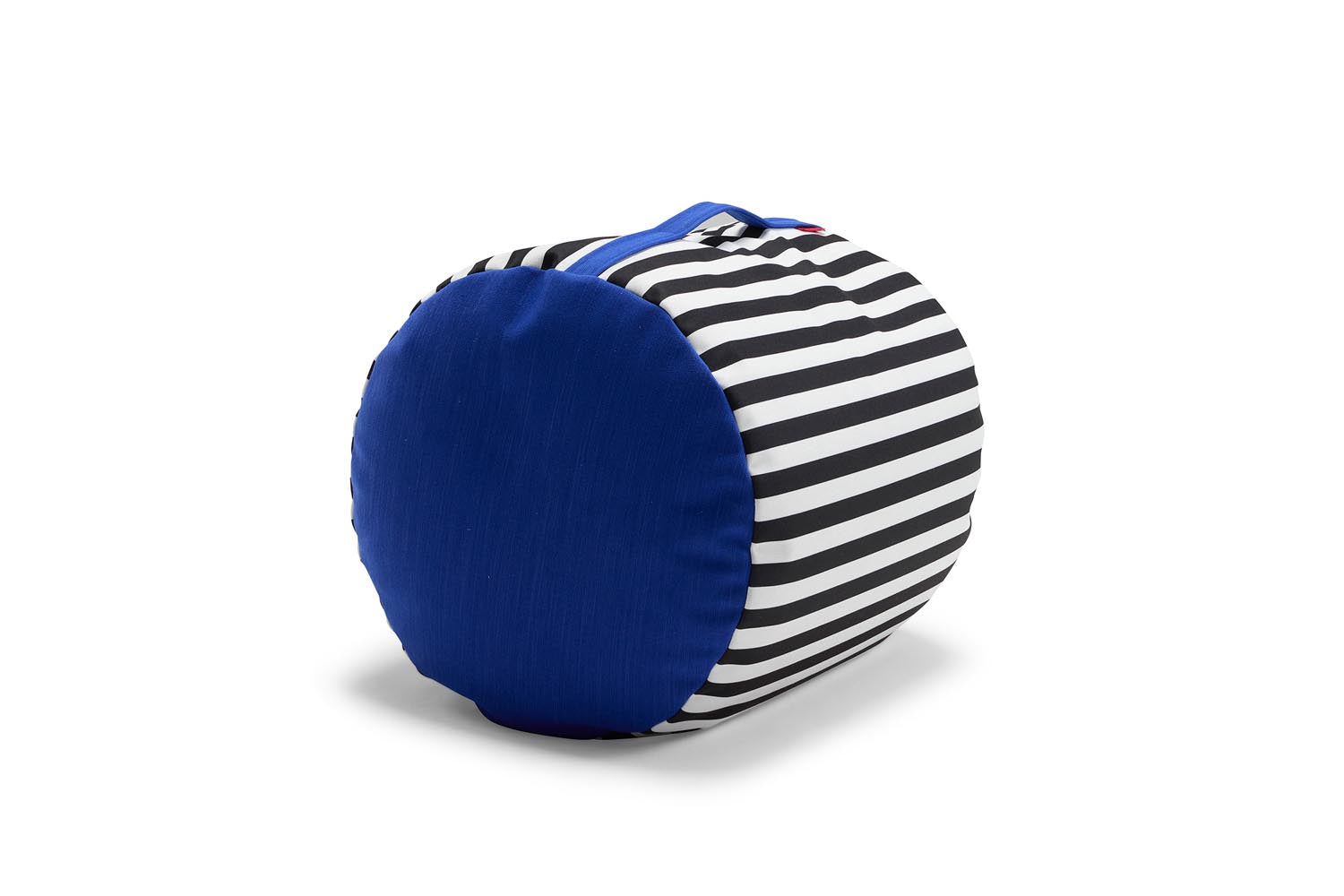 Geniessen Sie den Butt Sitzsack von Innovation Living – ein modernes, komfortables Möbelstück, das jedem Raum eine gemütliche Note verleiht.