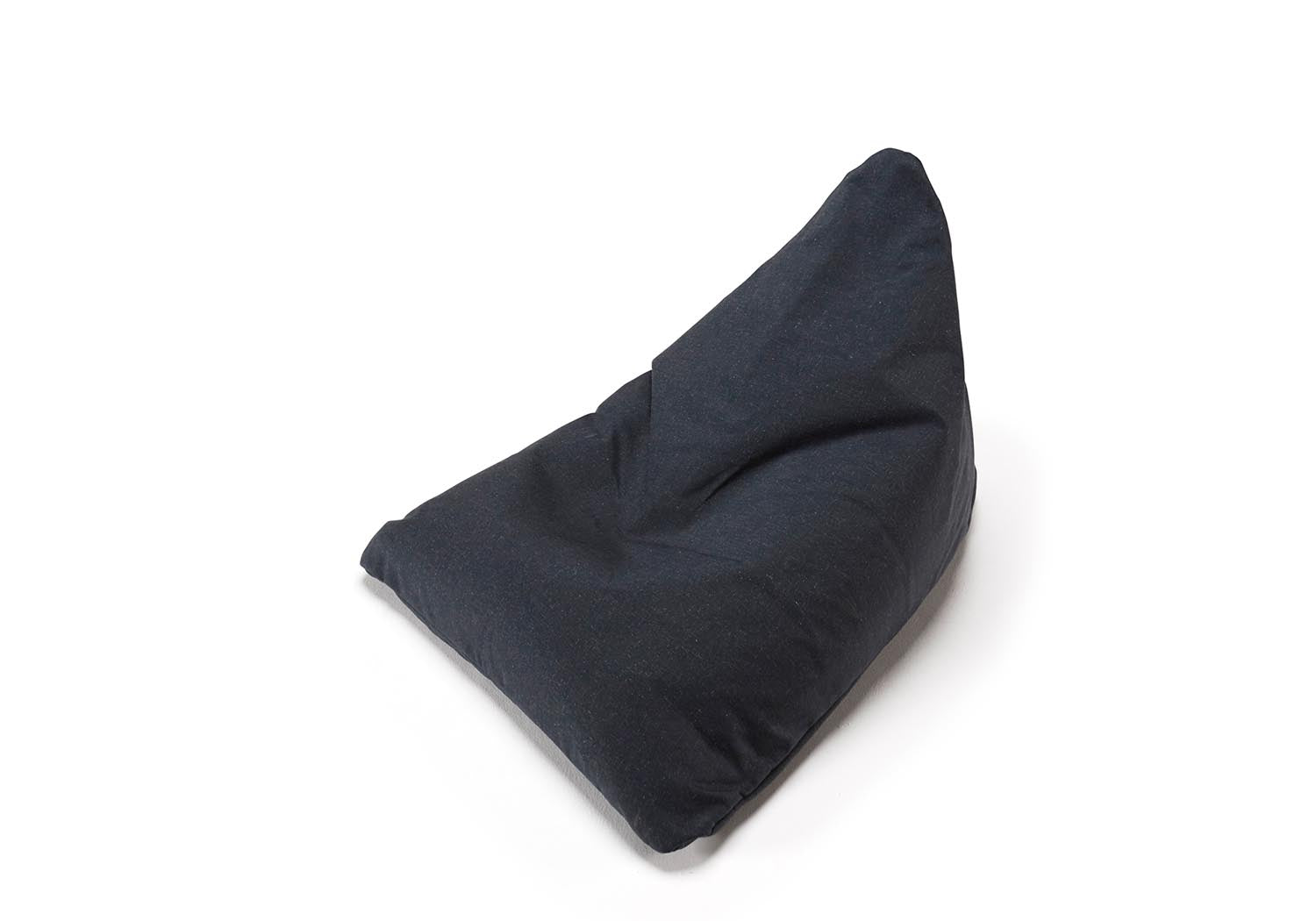 Erleben Sie den Soft Peak Sitzsack von Innovation Living – stilvoll, umweltfreundlich und perfekt für entspannte Stunden in Ihrem Zuhause.