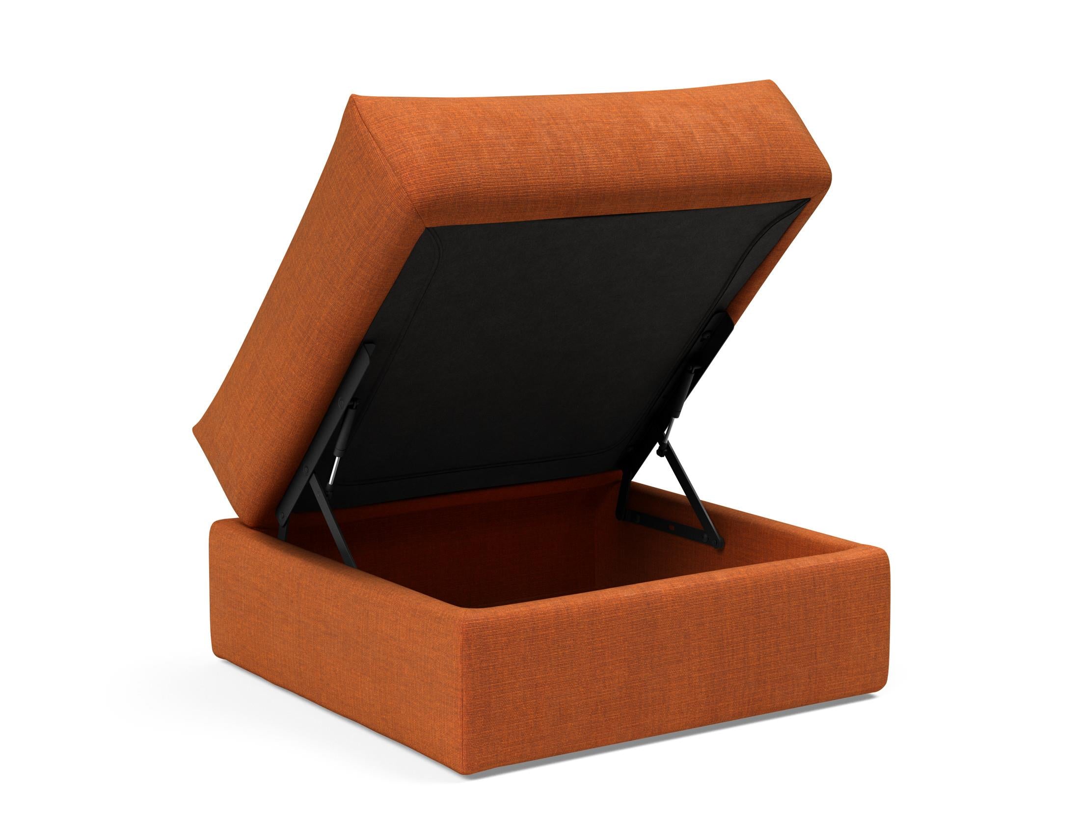 Der Cornila Puff von Innovation Living bietet stilvolle Vielseitigkeit und Komfort – perfekt als Sitzgelegenheit oder schickes Wohnaccessoire.