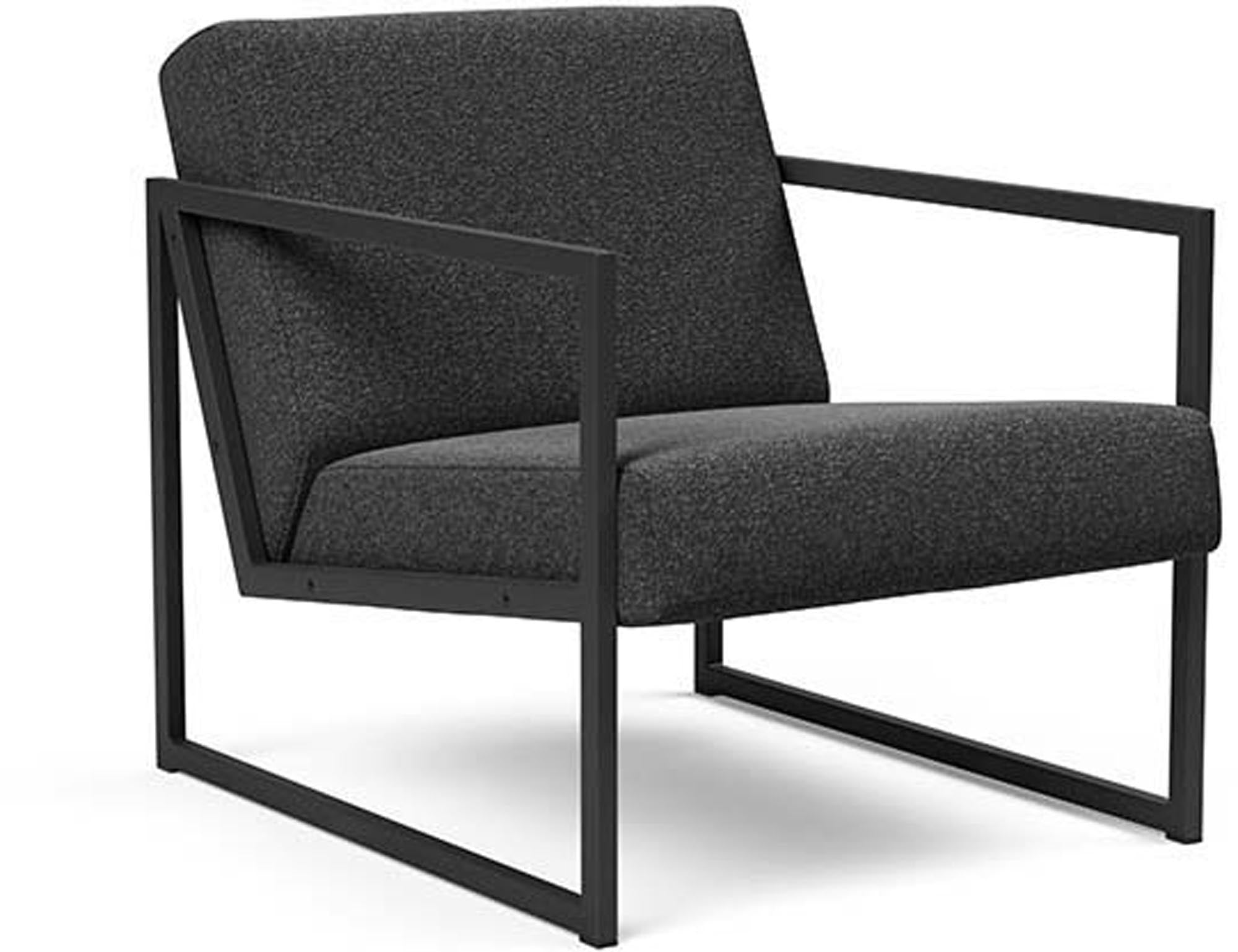 Entdecken Sie den Vikko Sessel mit Armlehnen von Innovation Living: stilvolles Design, langlebige Materialien und ergonomischer Komfort für Ihr Zuhause.