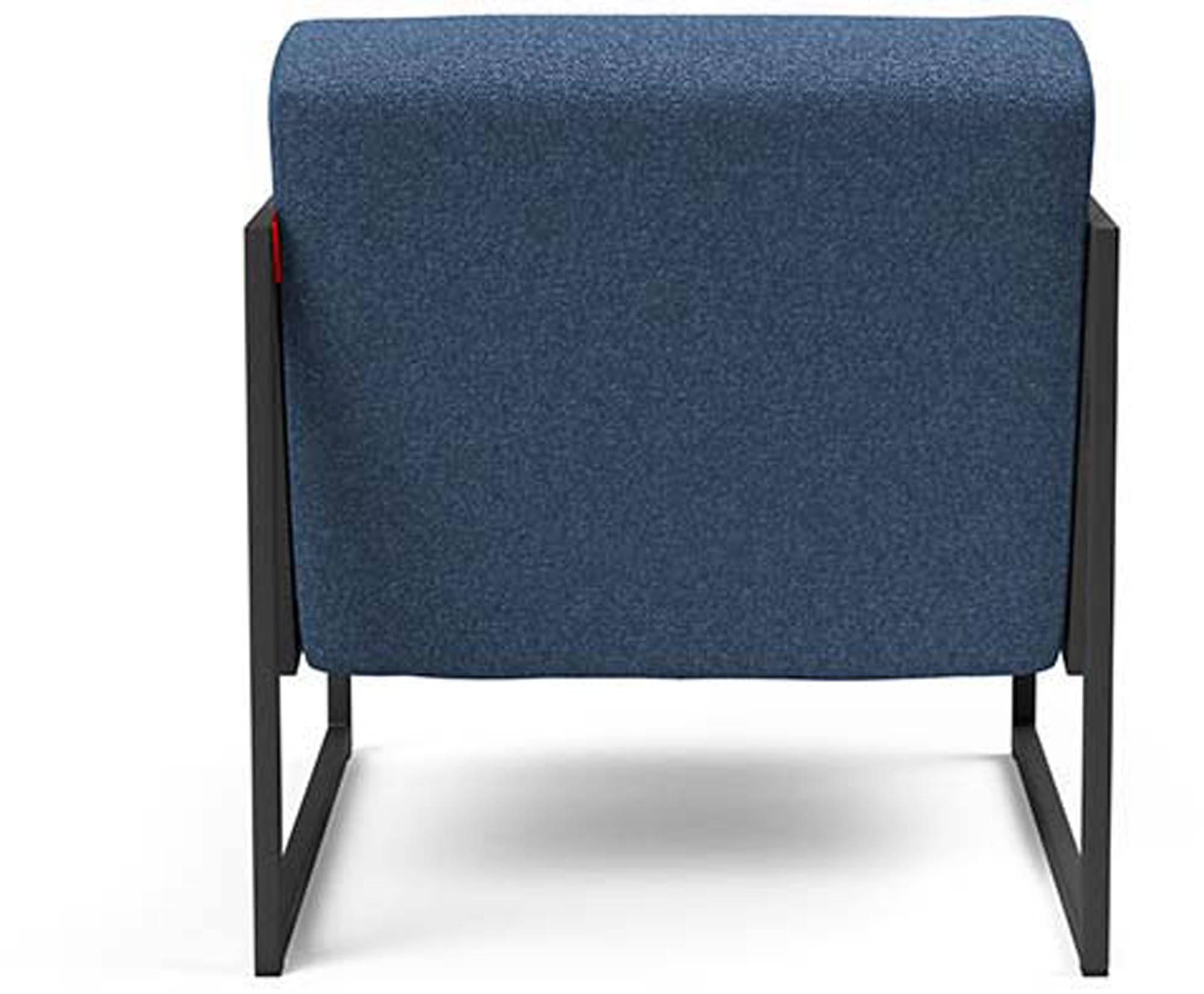 Entdecken Sie den Vikko Sessel mit Armlehnen von Innovation Living: stilvolles Design, langlebige Materialien und ergonomischer Komfort für Ihr Zuhause.