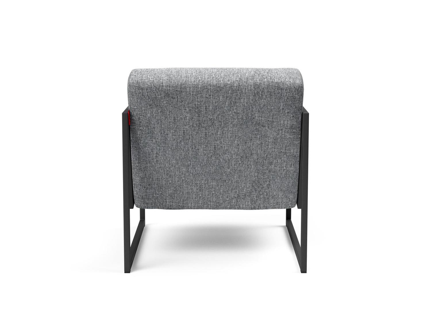 Entdecken Sie den Vikko Sessel mit Armlehnen von Innovation Living: stilvolles Design, langlebige Materialien und ergonomischer Komfort für Ihr Zuhause.