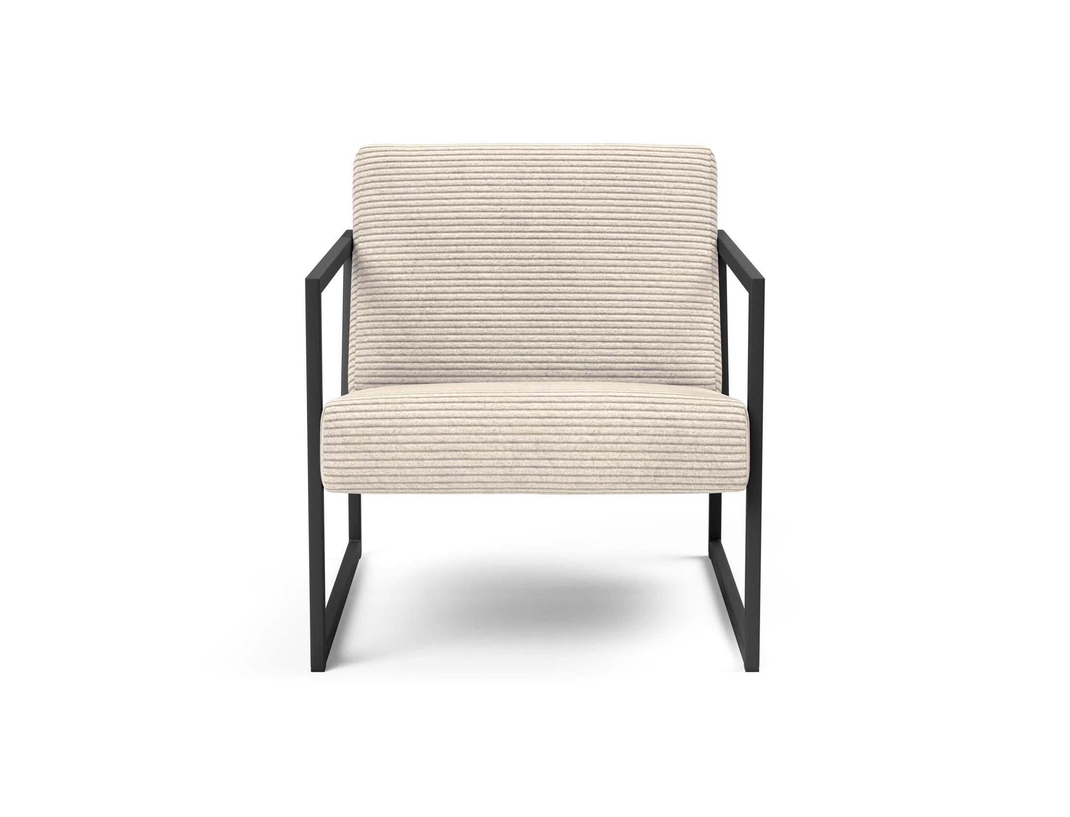 Entdecken Sie den Vikko Sessel mit Armlehnen von Innovation Living: stilvolles Design, langlebige Materialien und ergonomischer Komfort für Ihr Zuhause.