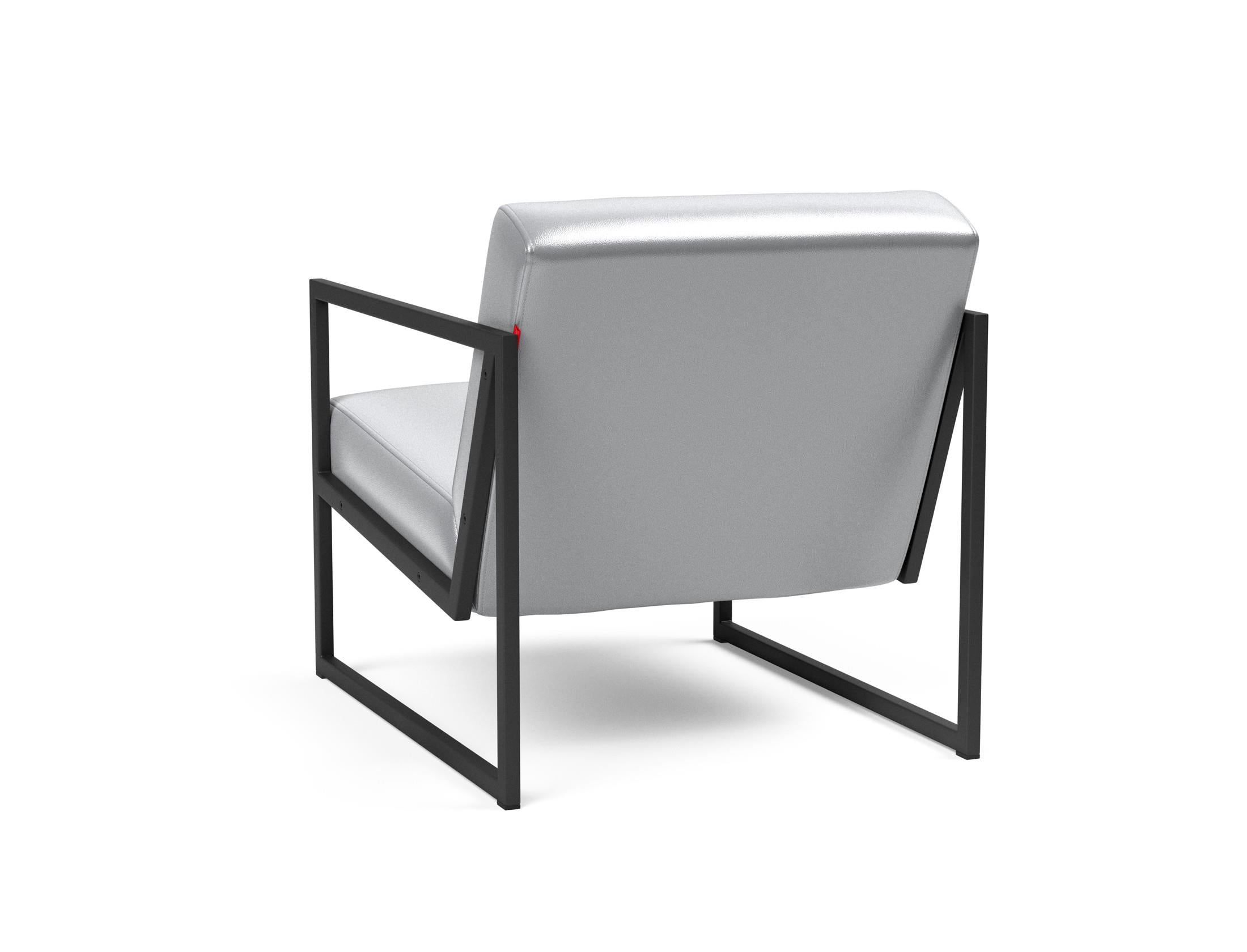 Entdecken Sie den Vikko Sessel mit Armlehnen von Innovation Living – stilvoll, bequem und perfekt für jedes moderne Zuhause.