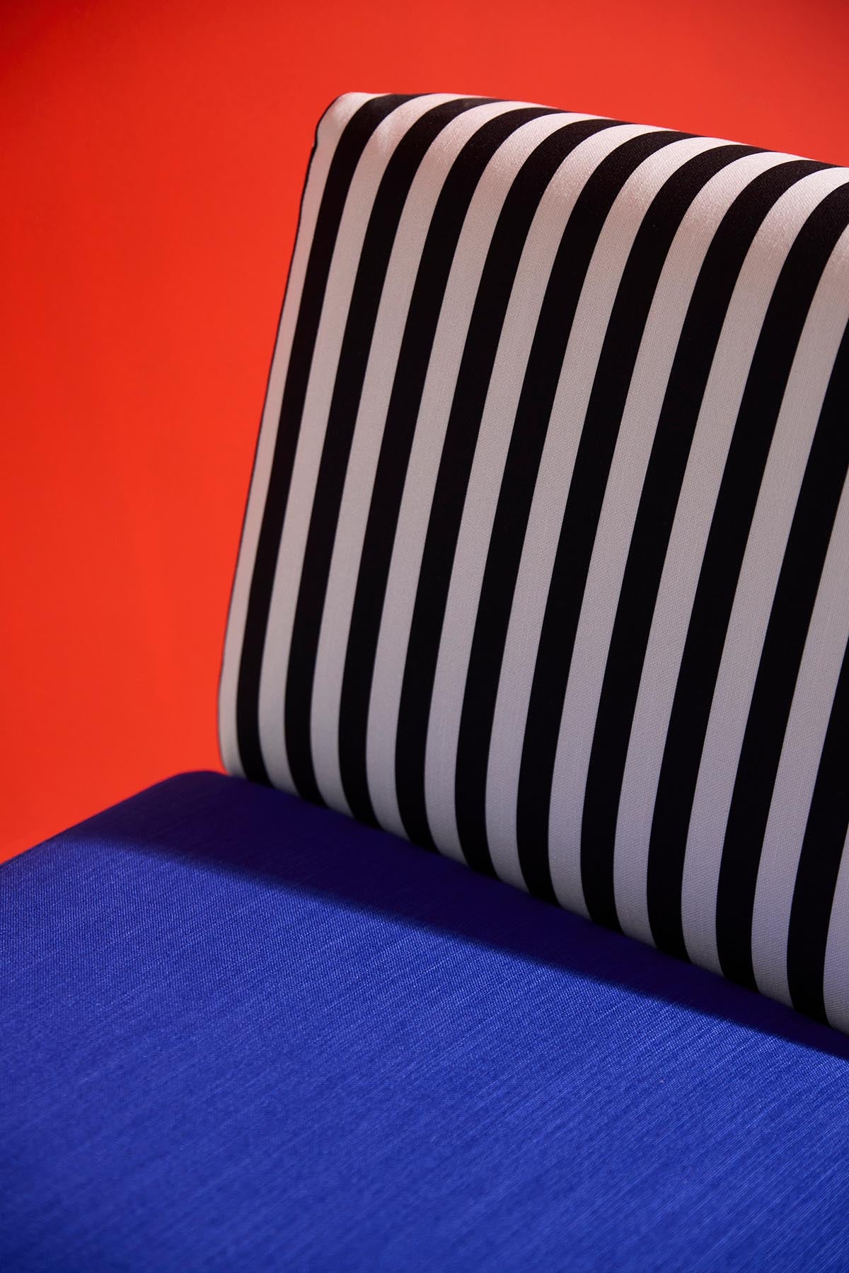 Entdecken Sie den Vikko Sessel von Innovation Living: Modernes Design trifft auf höchsten Sitzkomfort für Ihr Zuhause.