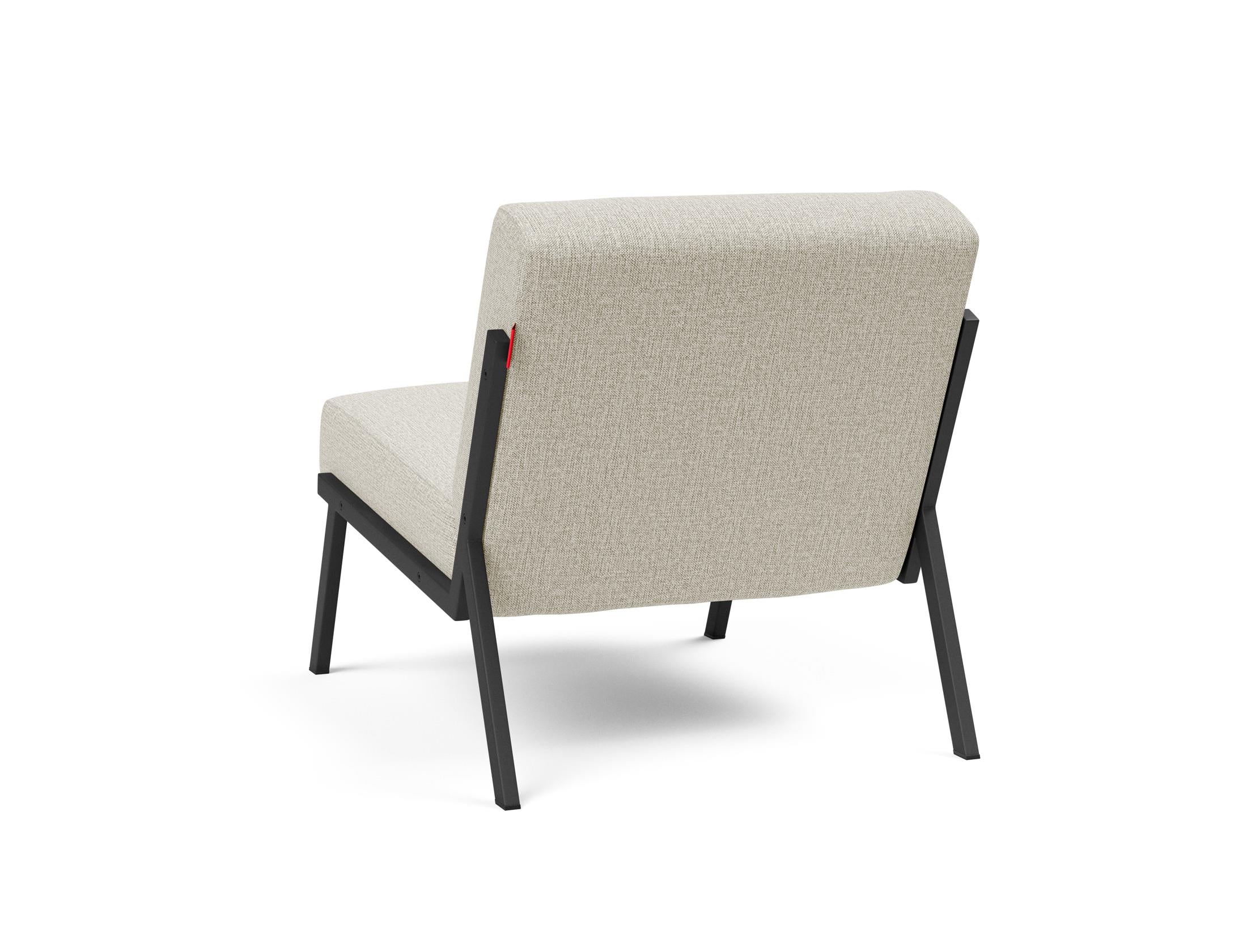 Entdecken Sie den Vikko Sessel von Innovation Living: Eleganz, Komfort und nachhaltige Materialien vereinen sich in diesem einzigartigen Möbelstück.